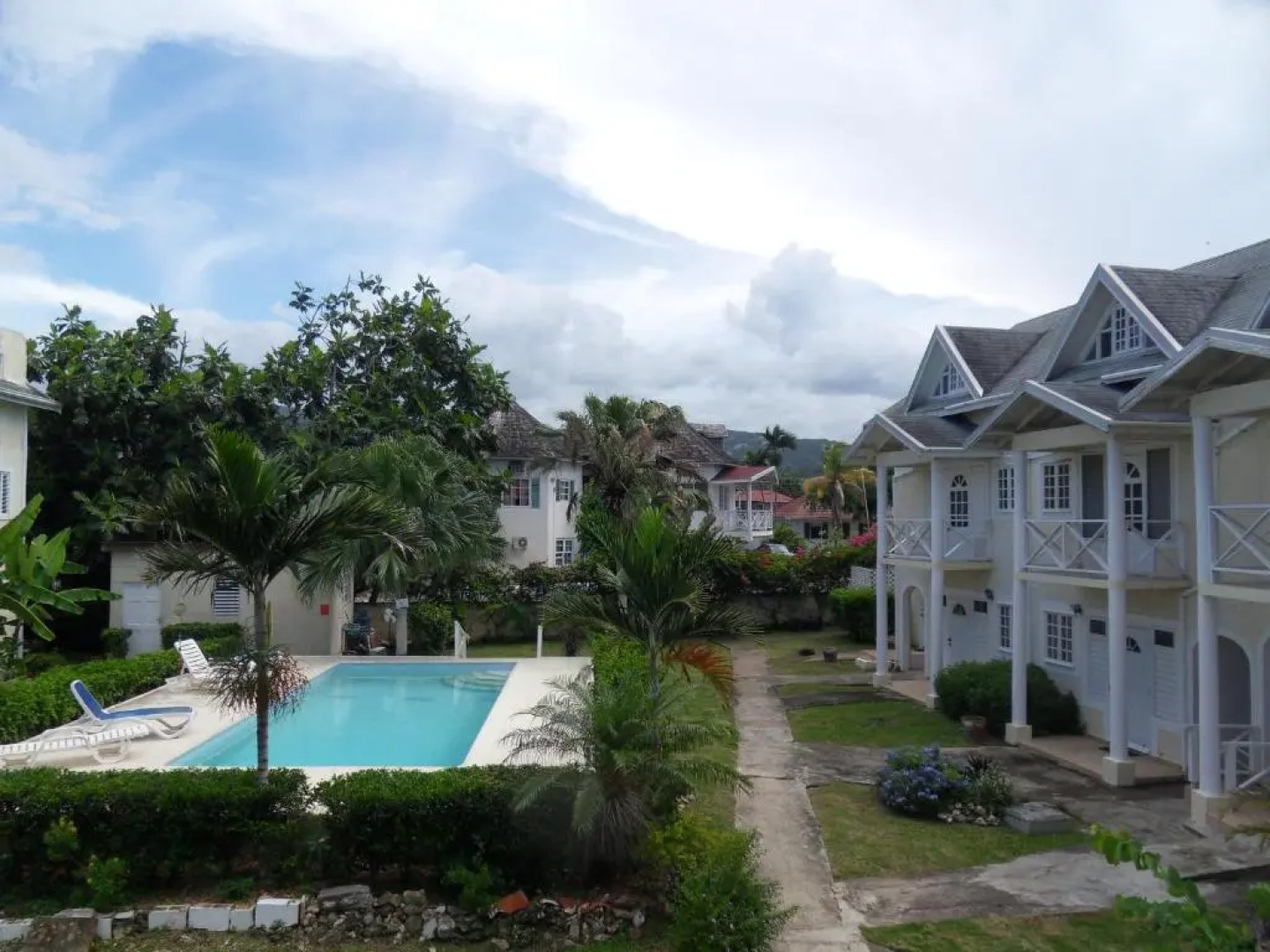 Club Caribbean Court Apartments