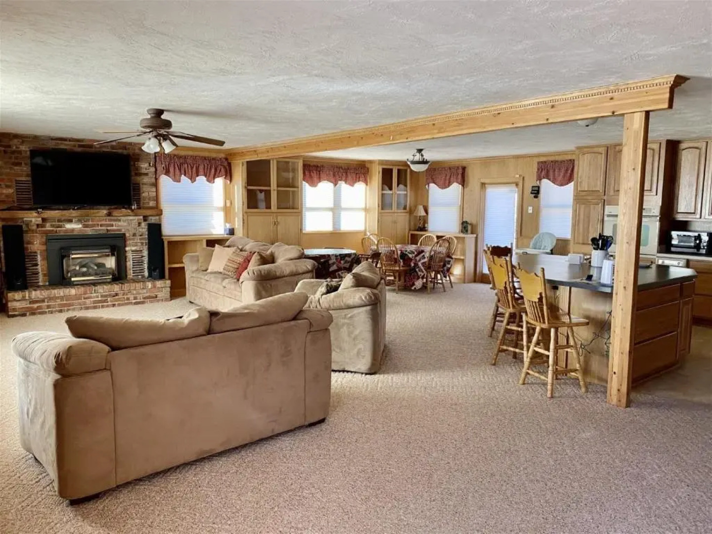 Dog Friendly Elk Ridge with Hot Tub by AAA Red Lodge Rentals