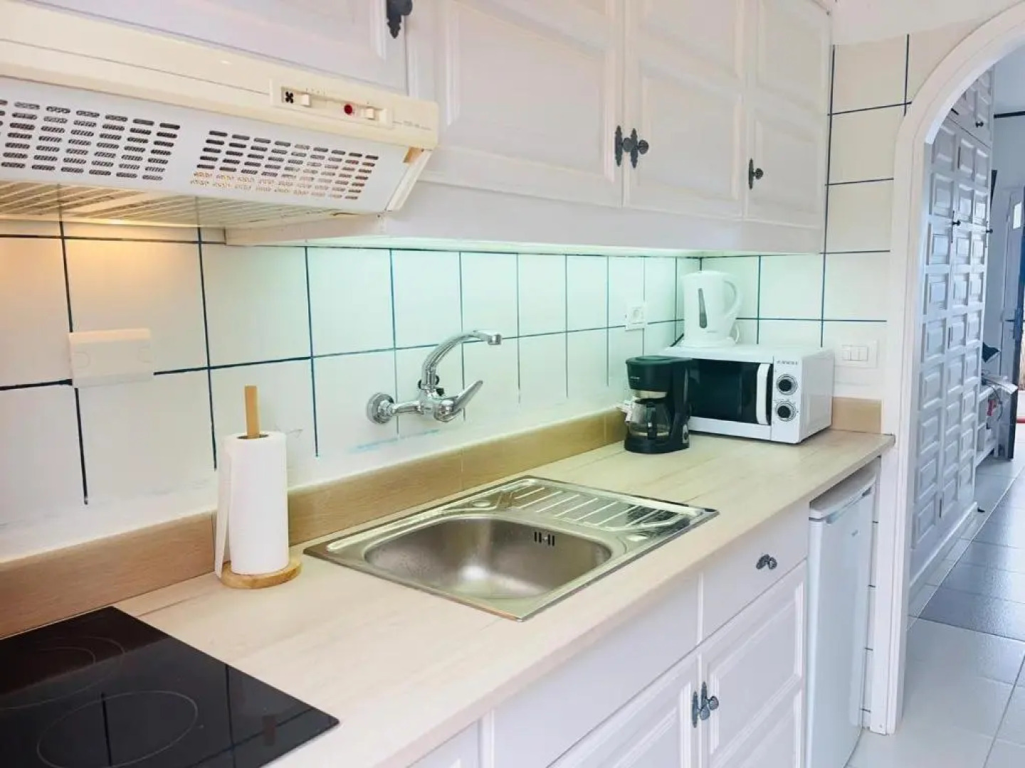 Studio sea front view & pool