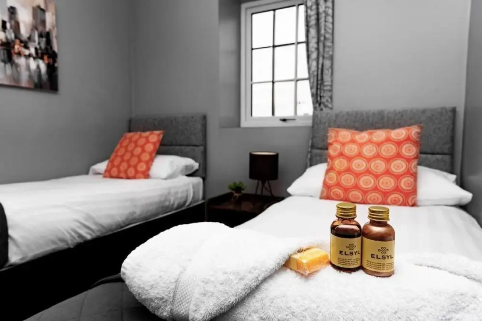 The Glyndwr - Berwyn House - Central Wrexham - Sleeps Up To 6