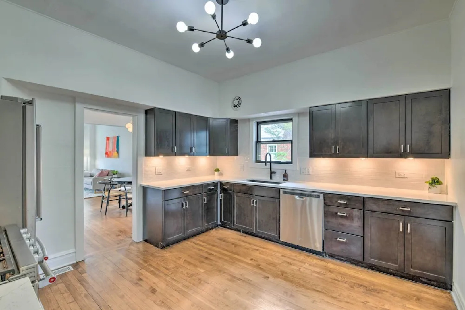 Spacious Oak Park Home, 11 Mi to Downtown Chicago!