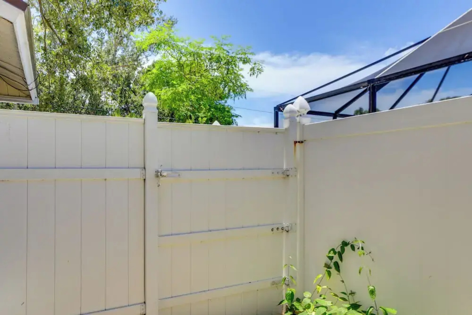 Walkable Studio in Pinellas Park w/ Desk & Patio