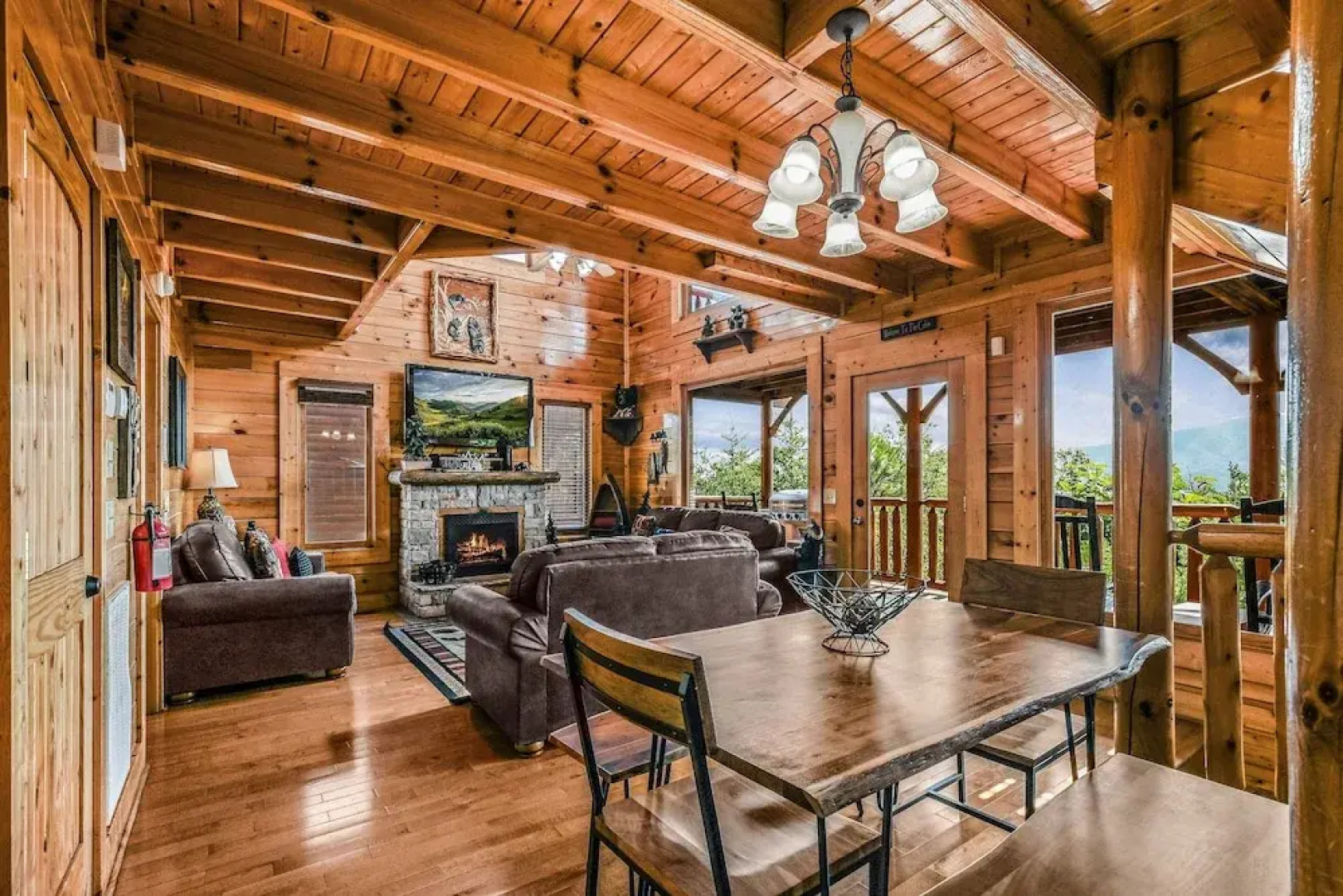 Extravagant View 3 Bedrooms 3 Bathrooms Cabin