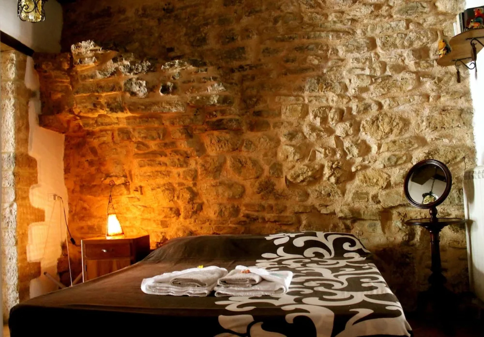 Guesthouse Runcini dormire in un borgo medievale