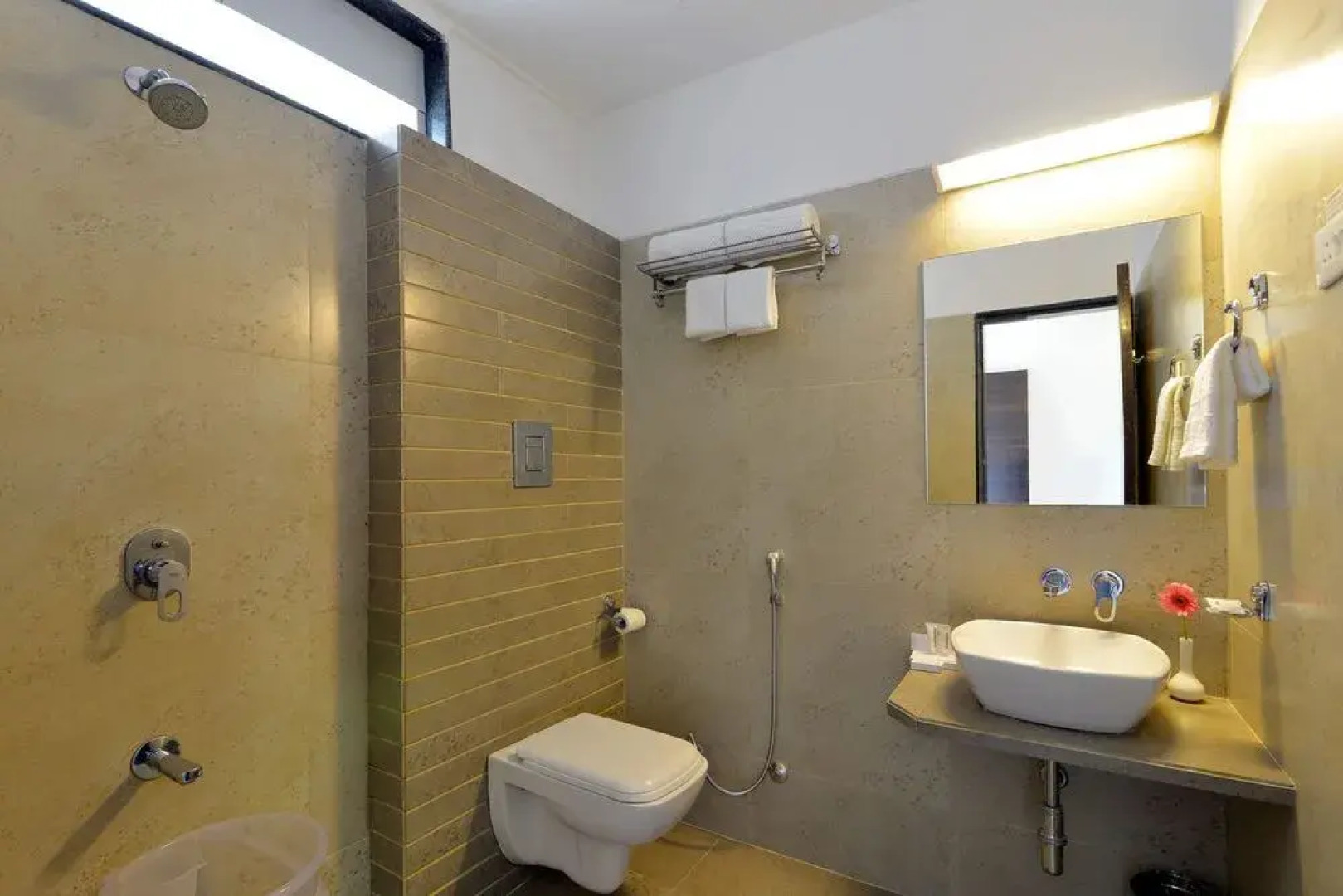 OYO 4448 Hotel Suresh Plaza