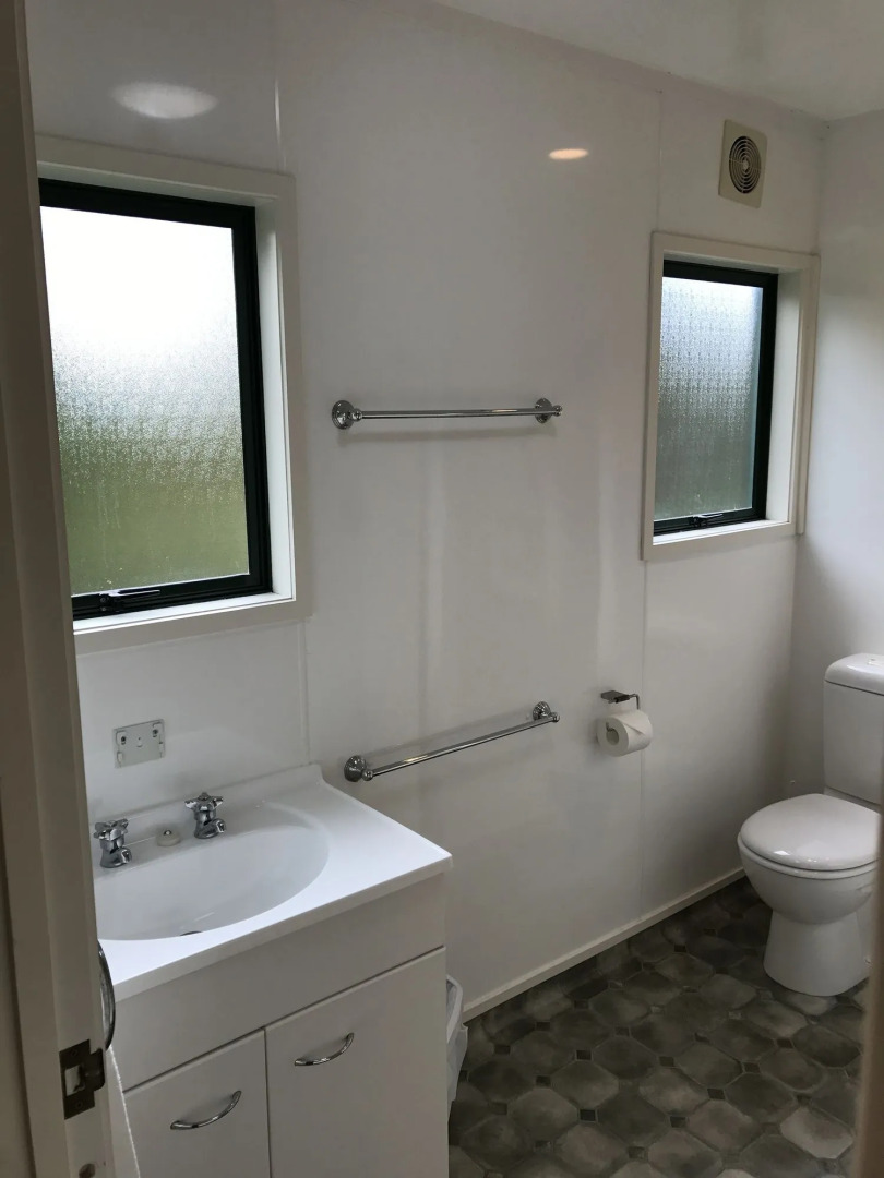 Cedarwood Lakeside Motel & Conference Venue