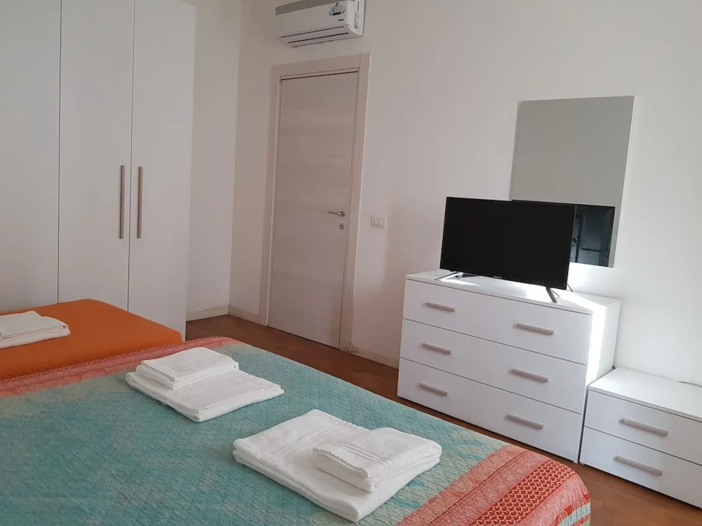 Red Line Room Division