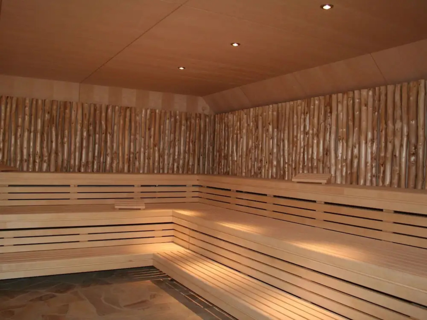 Detached holiday home, decorated with wood, on the Ostsee