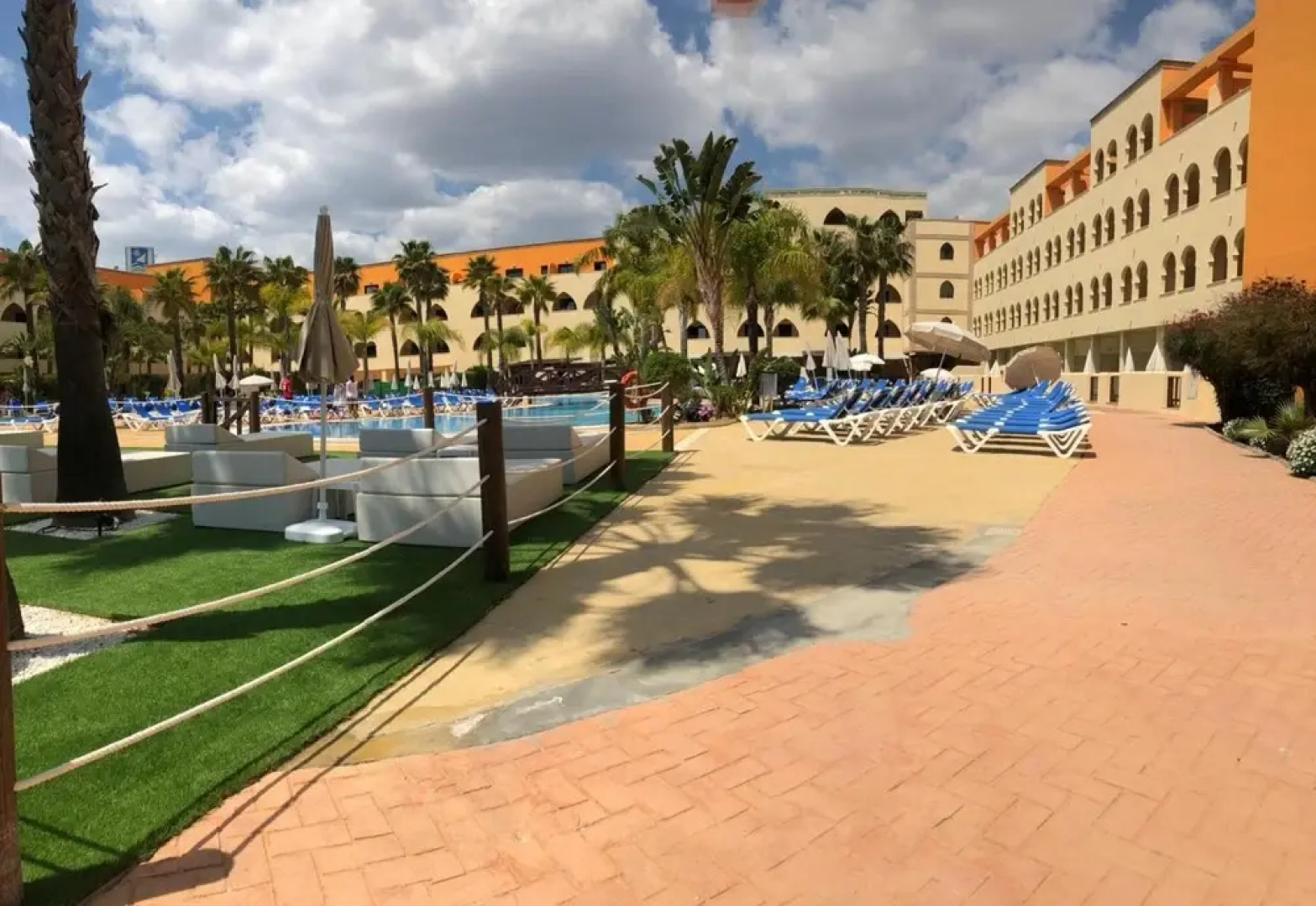 Apartment With 2 Bedrooms in Ayamonte, With Wonderful sea View, Pool Access and Furnished Terrace - 100 m From the Beach