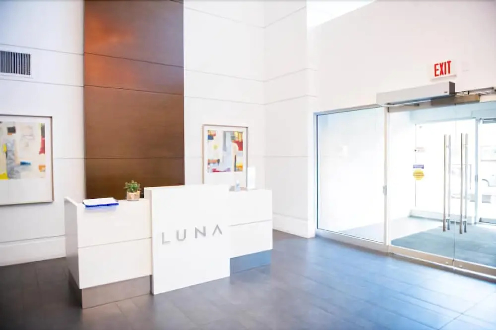 Executive Suites by Roseman - Luna