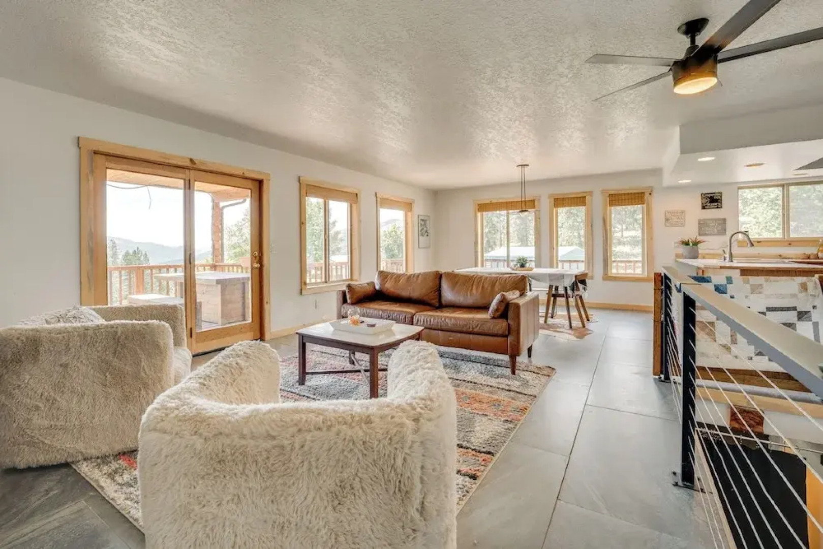 Mtn-view Getaway w/ Spacious Deck in Republic!