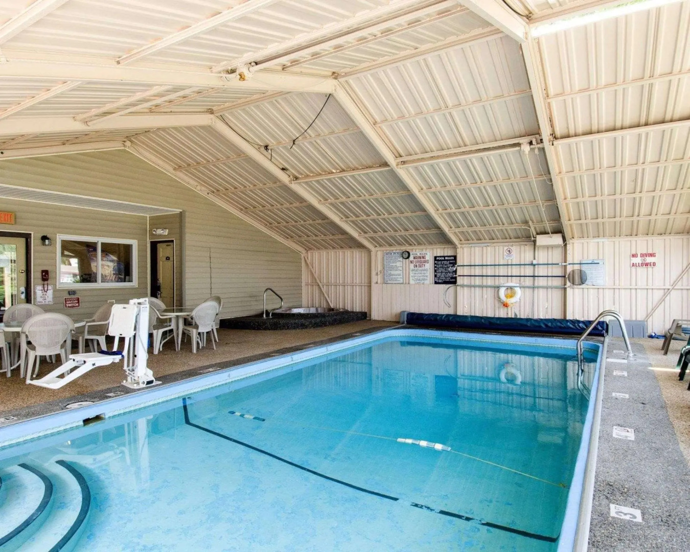 Econo Lodge by Choice - Cape Cod