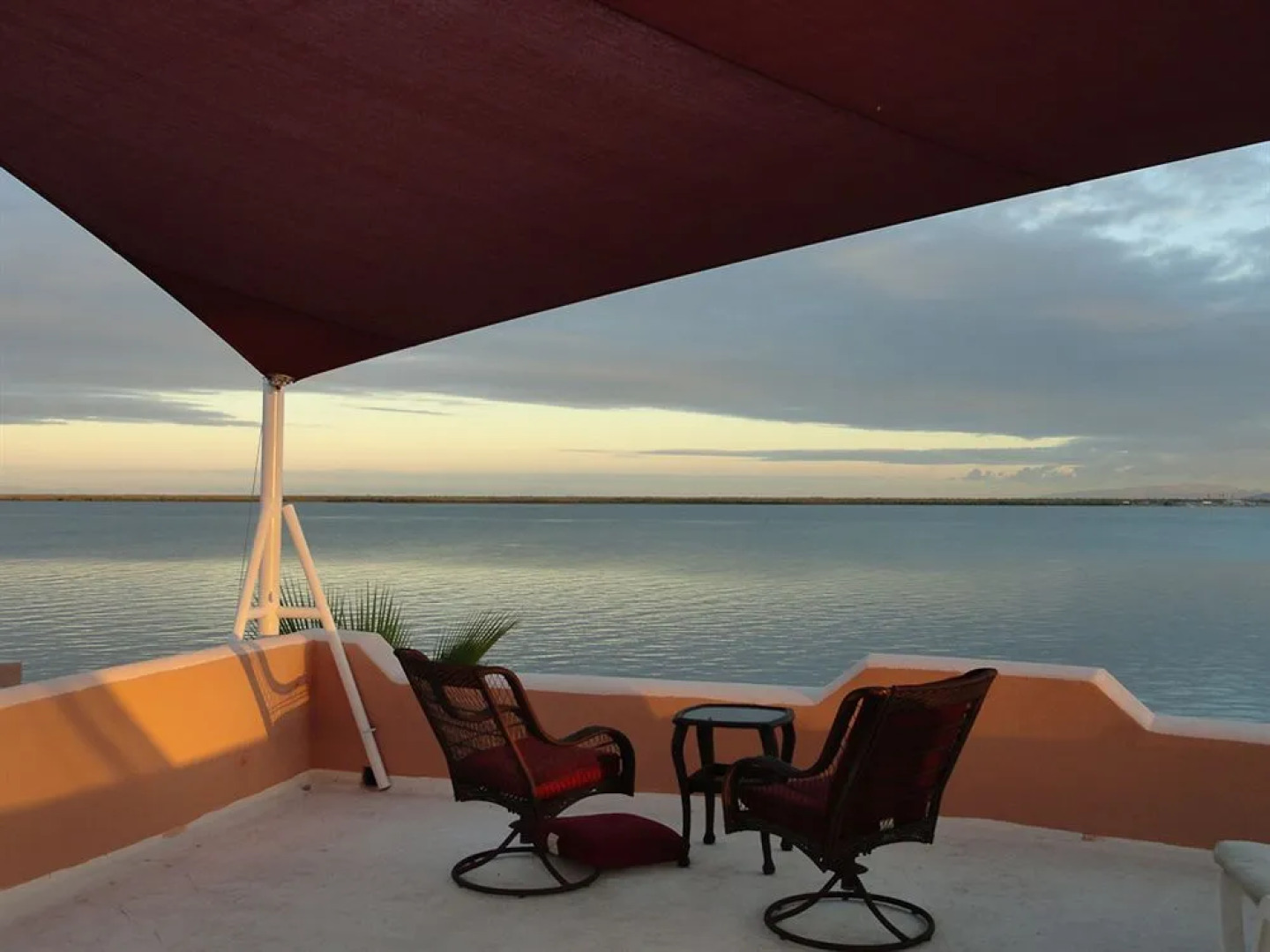 Casa Kootenay Waterfront BnB