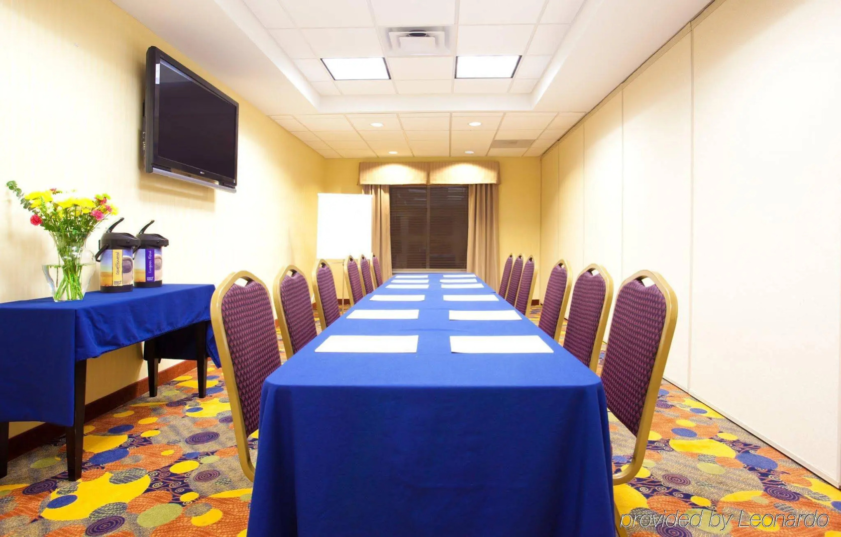 Holiday Inn Express & Suites Waukegan by IHG