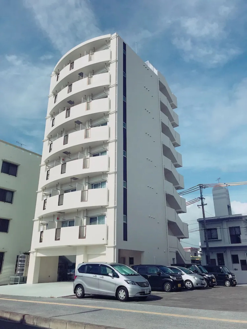 Y‘ Rise To Hotel Itoman