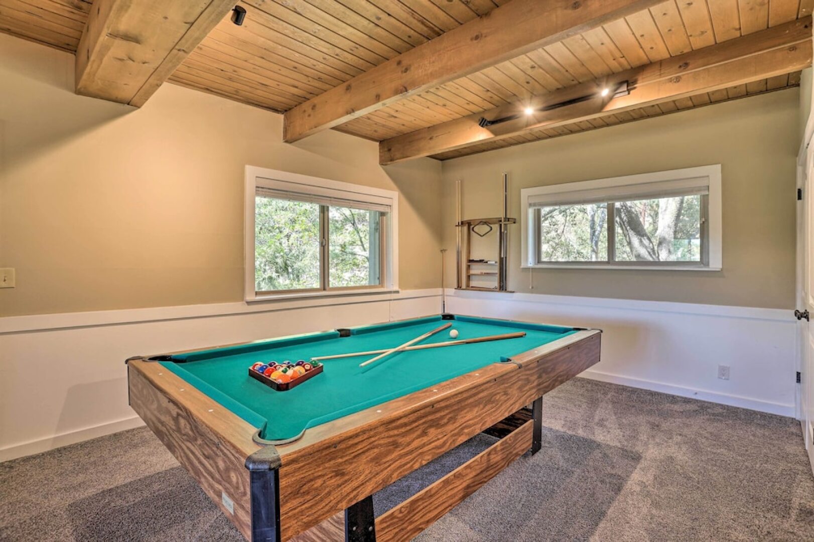 Arrowhead Retreat w/ Luxe Furnishings & Lake Views