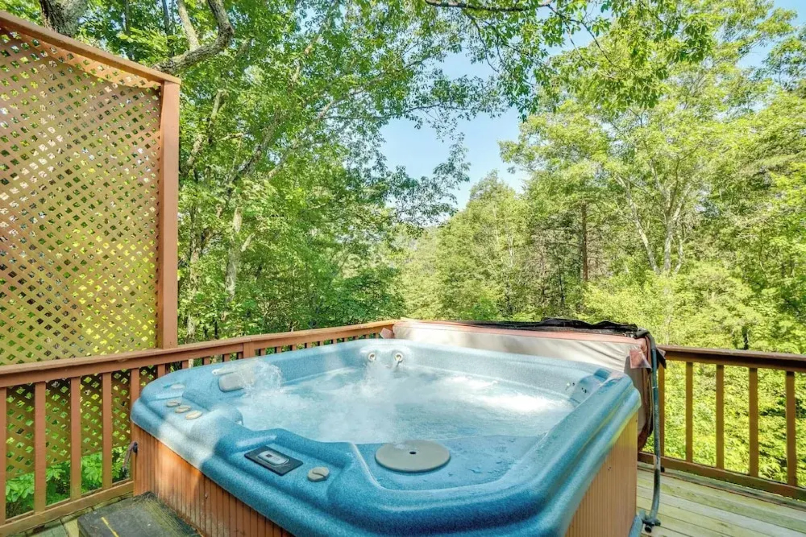 Private Hot Tub & Game Room: Cleveland Getaway