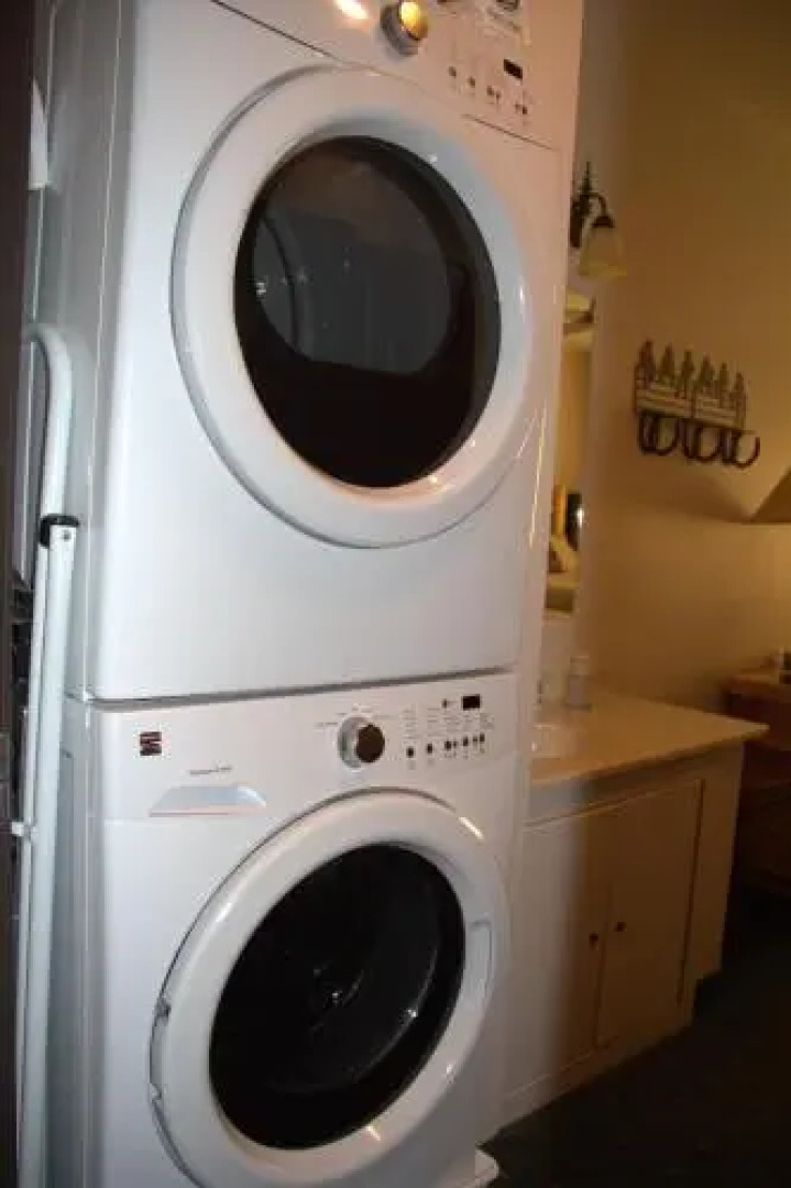 Yellowstone Park Riverfront Cabins