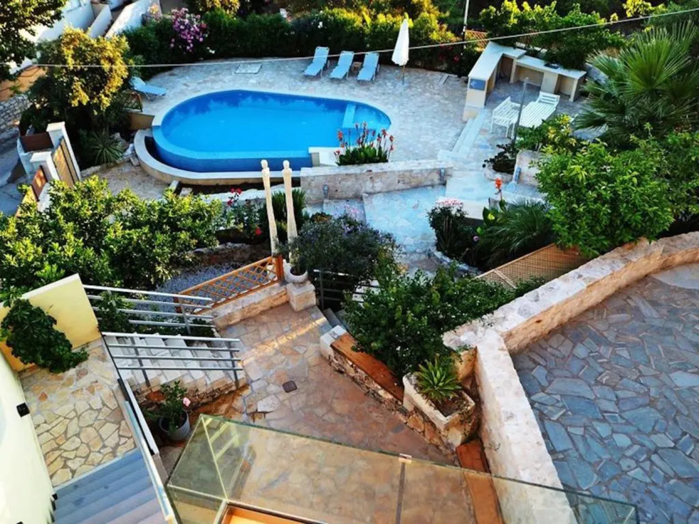 2 Apartments Sharing Garden and Pool