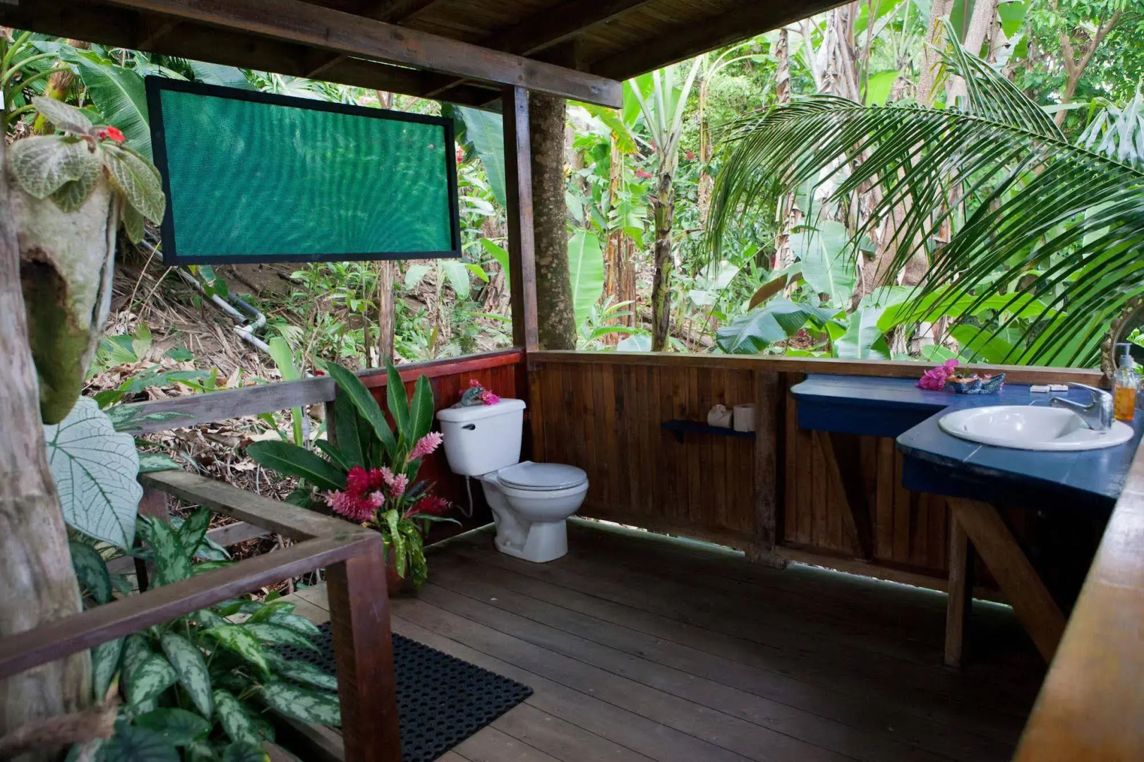 The Lookout Inn Lodge