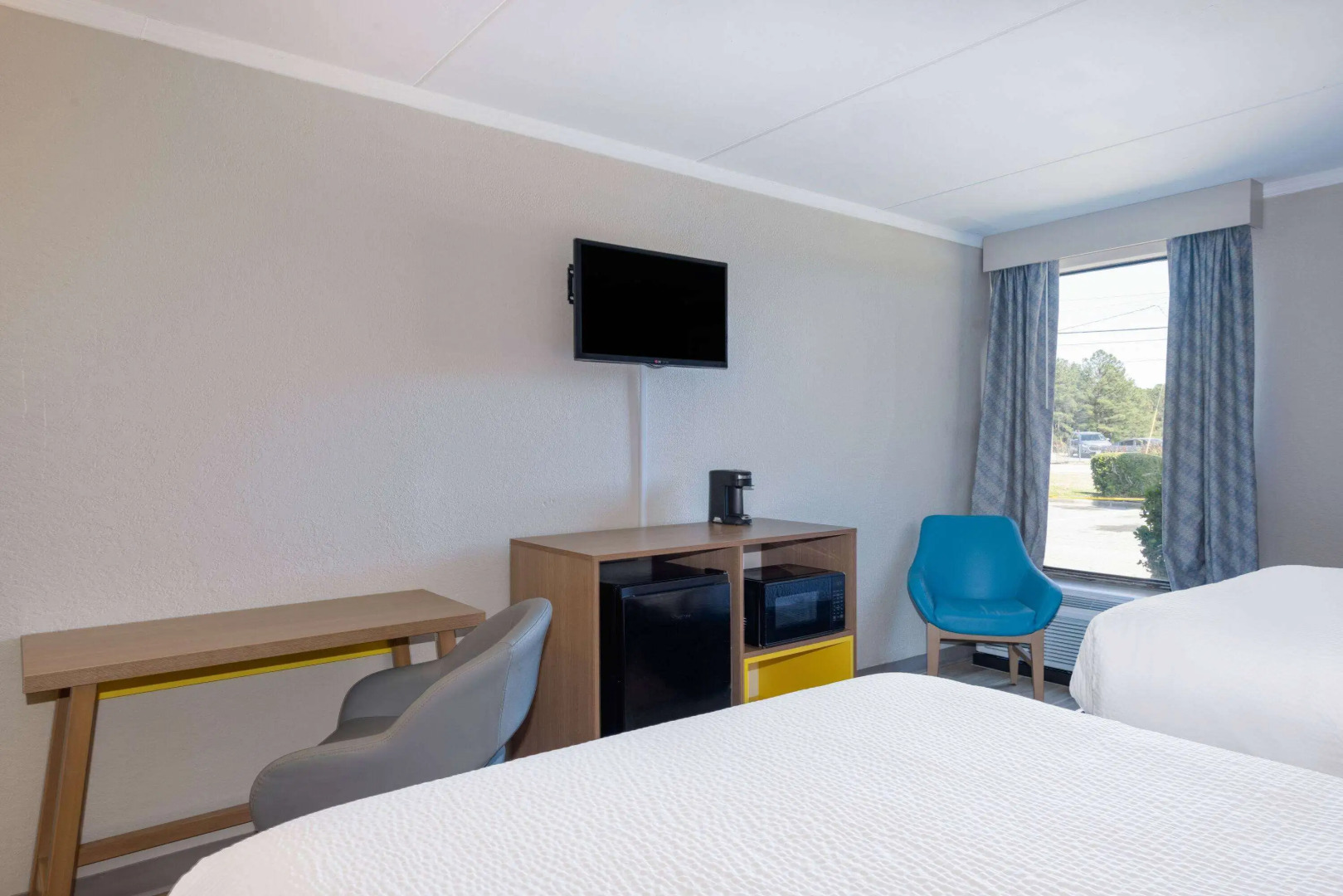 Days Inn & Suites by Wyndham Fort Bragg/Cross Creek Mall