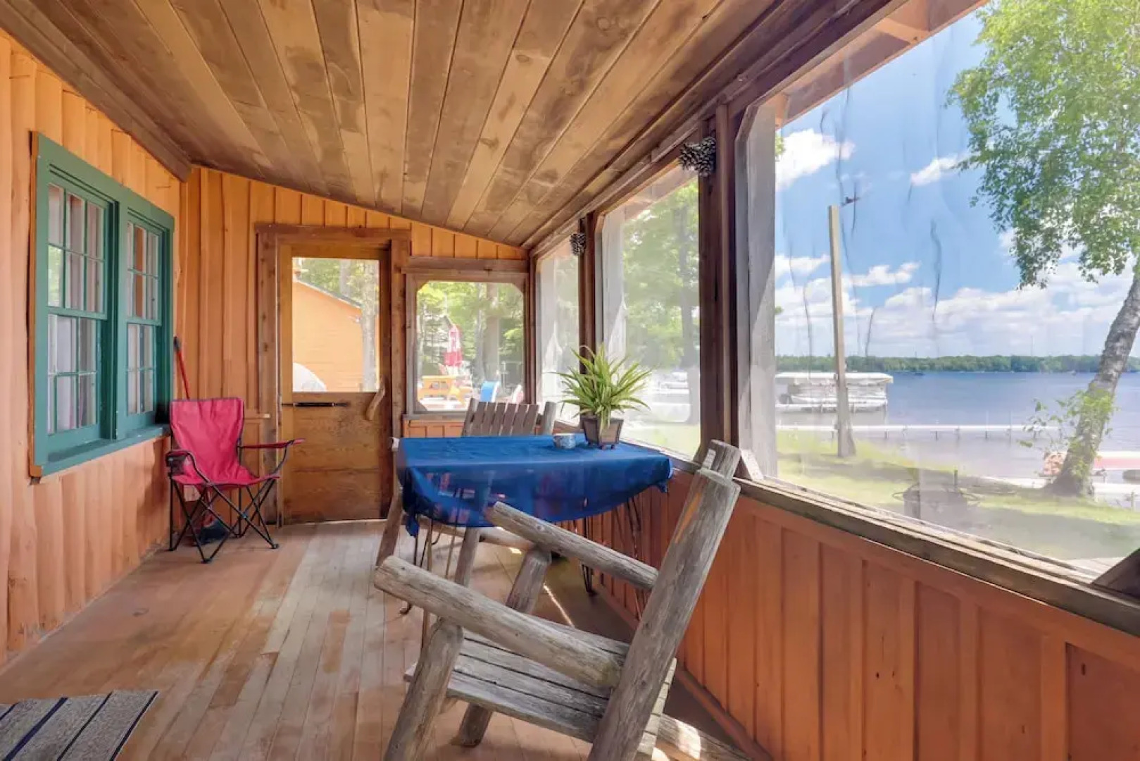 South Twin Lake Cabin w/ Seasonal Dock & Slip!