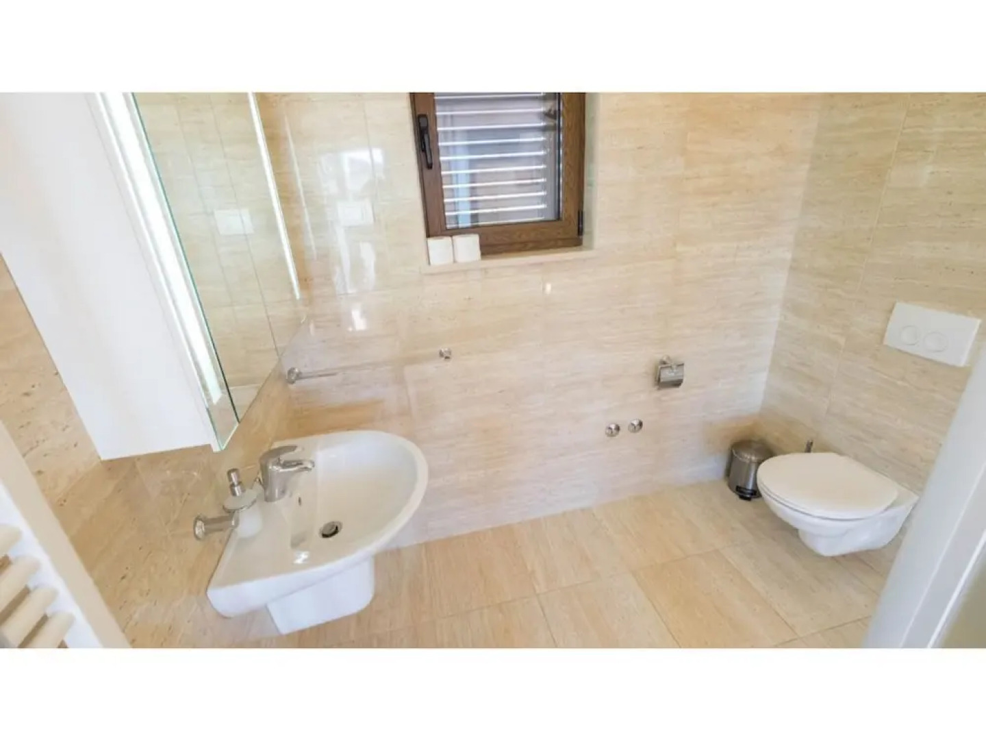 Villa With Private Pool and Garden Ideal for up to 12 Guest