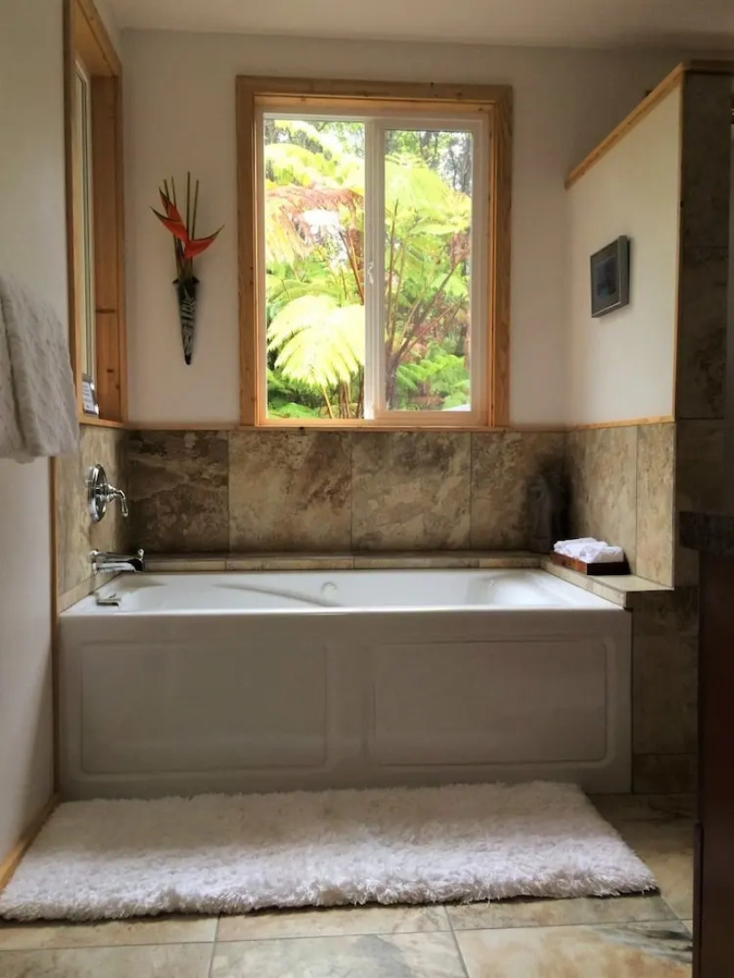 Hale OnaOna by Hawaii Volcano Vacations