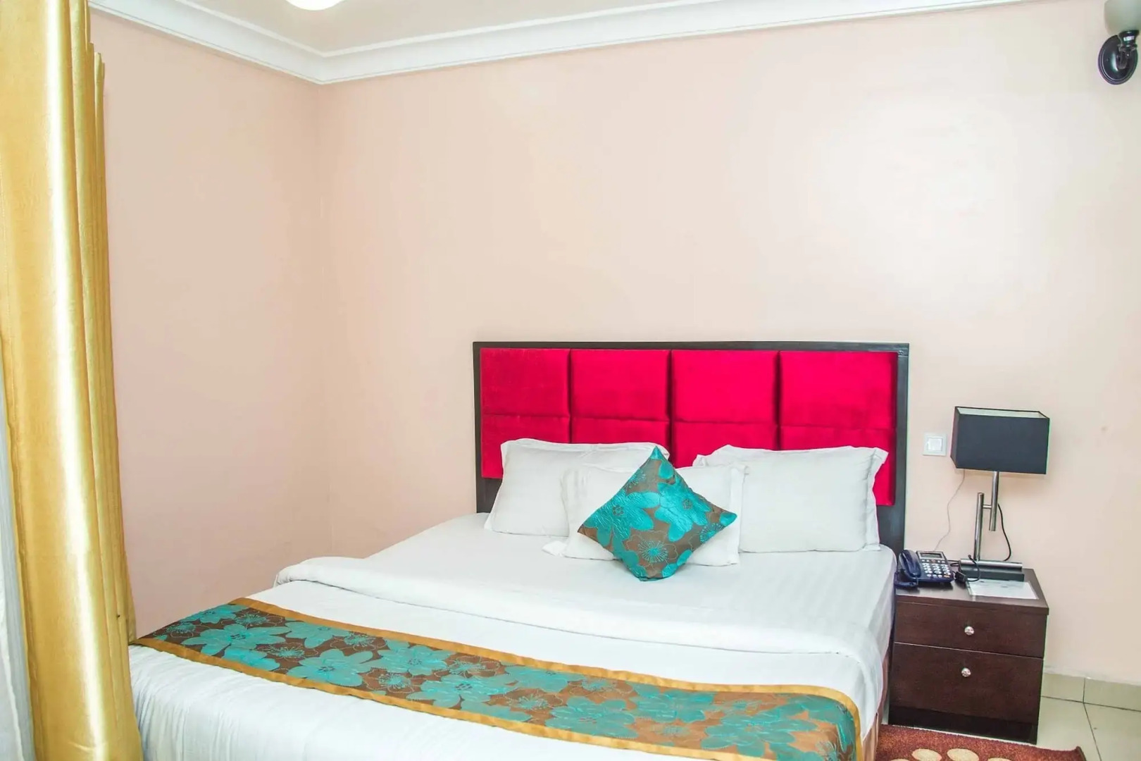 Royal Crest Hotel & Suites