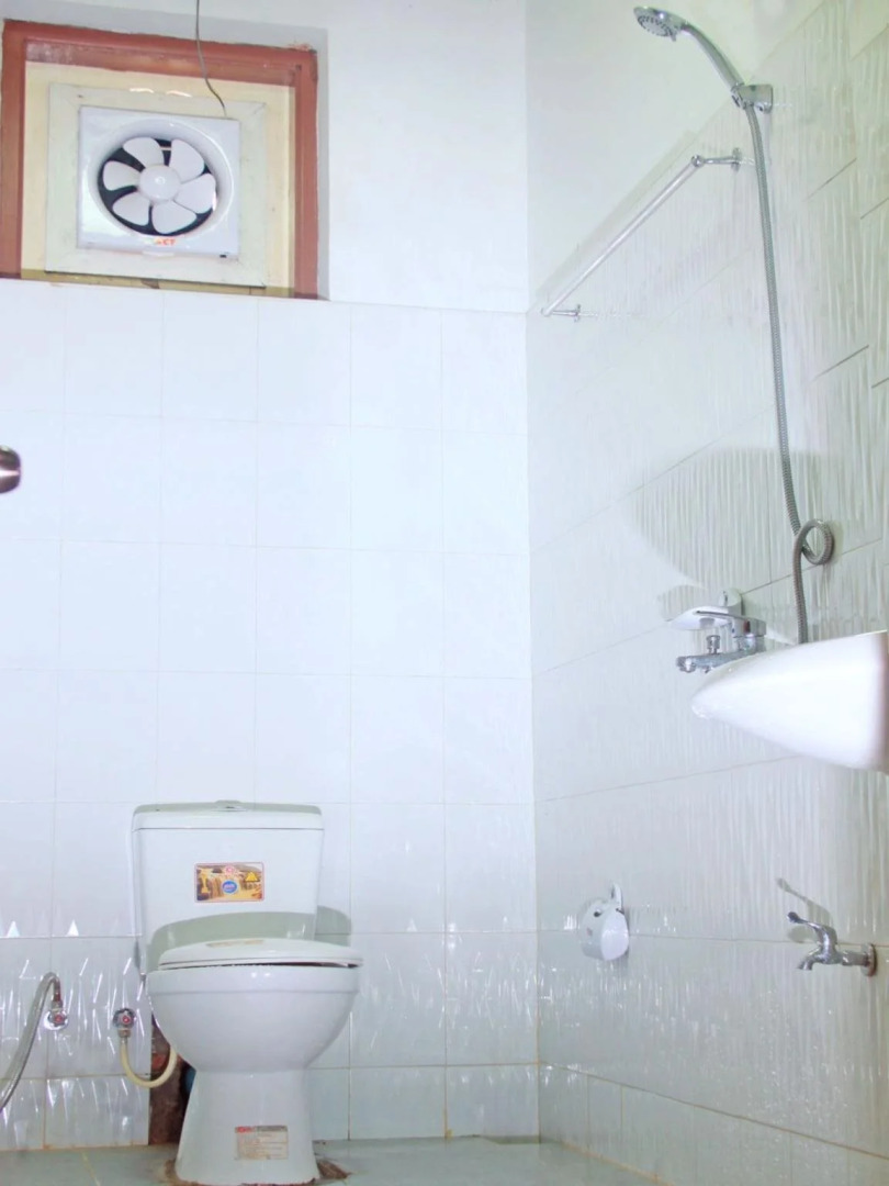 Golden Mrauk U Guest House