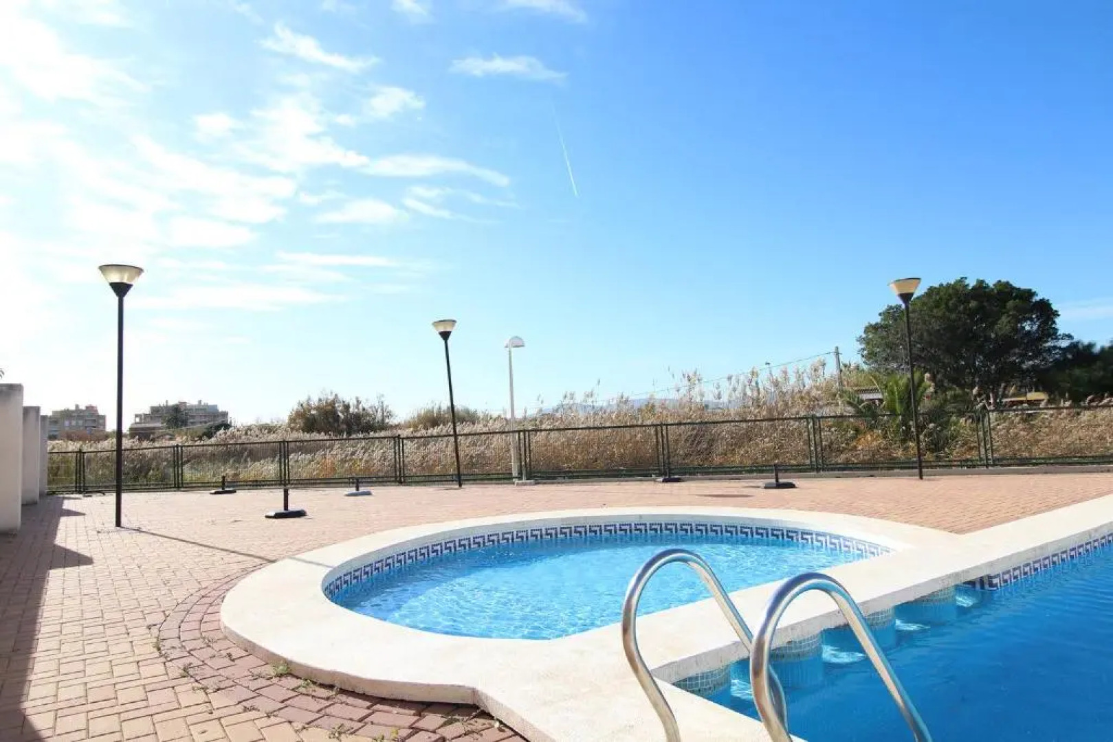 Global Properties, Apartamento en Marjal de Corinto con Piscina