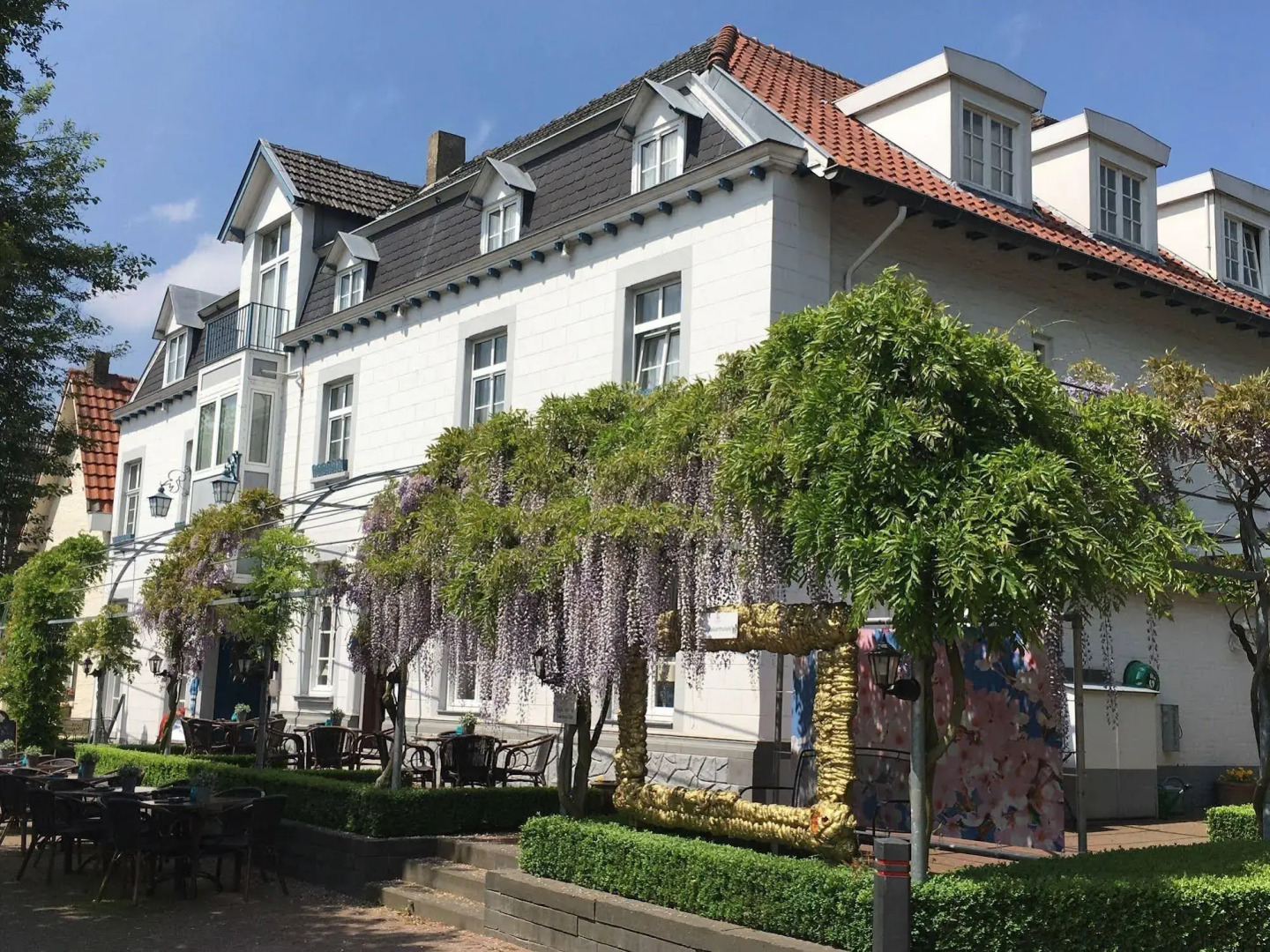 Saillant Hotel Brull