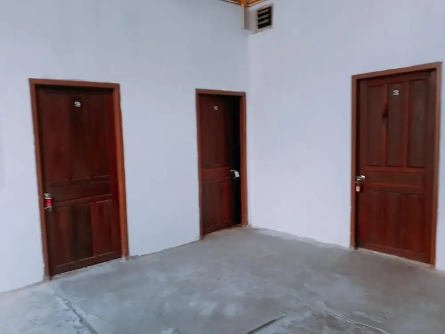 Ba'mi thakhek hostel