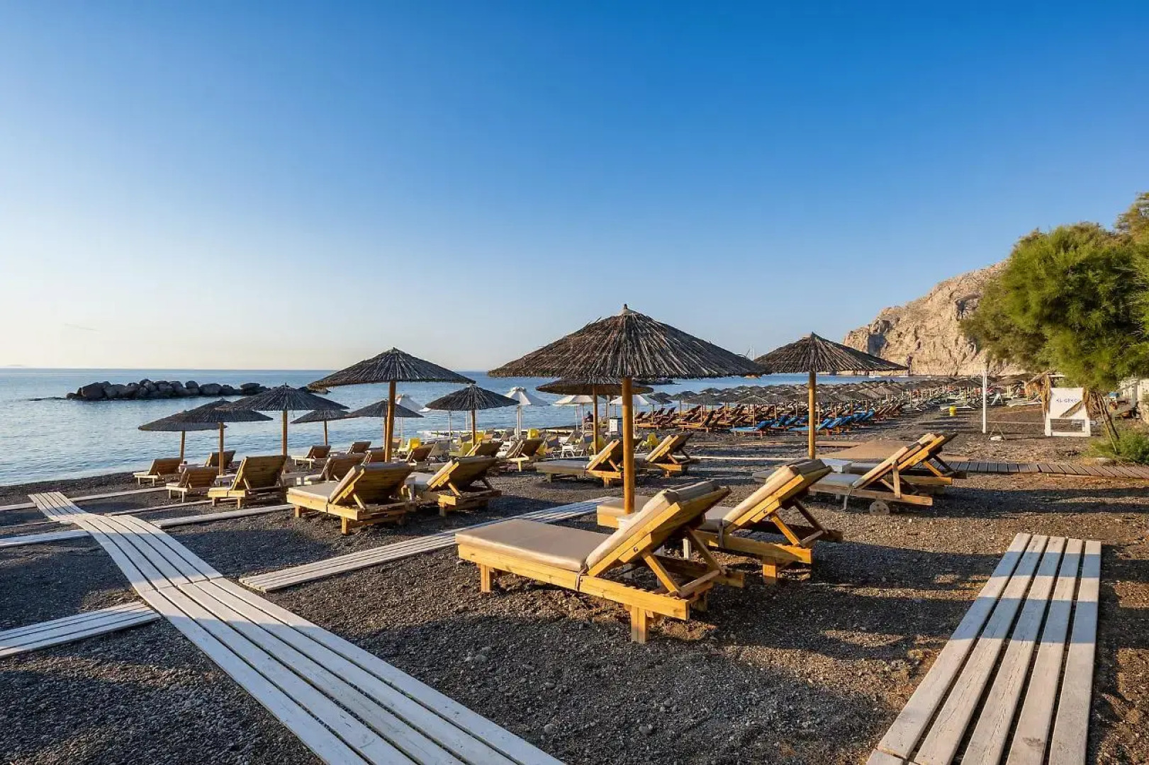 Nissia Beach Apartments and Suites