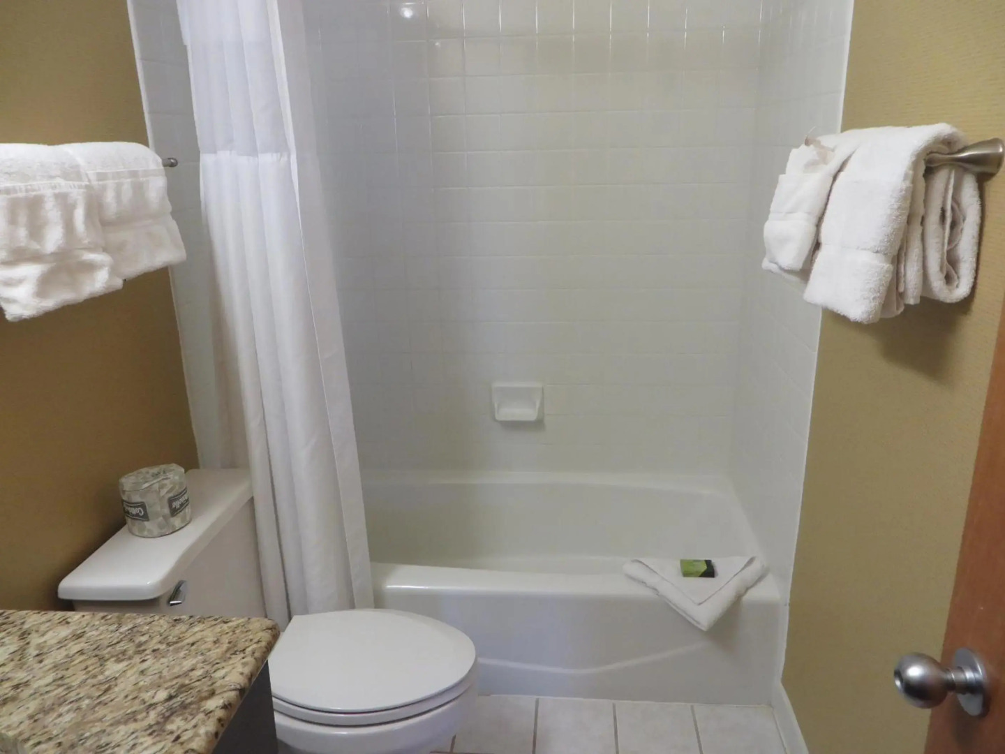 Ivy Court Inn & Suites