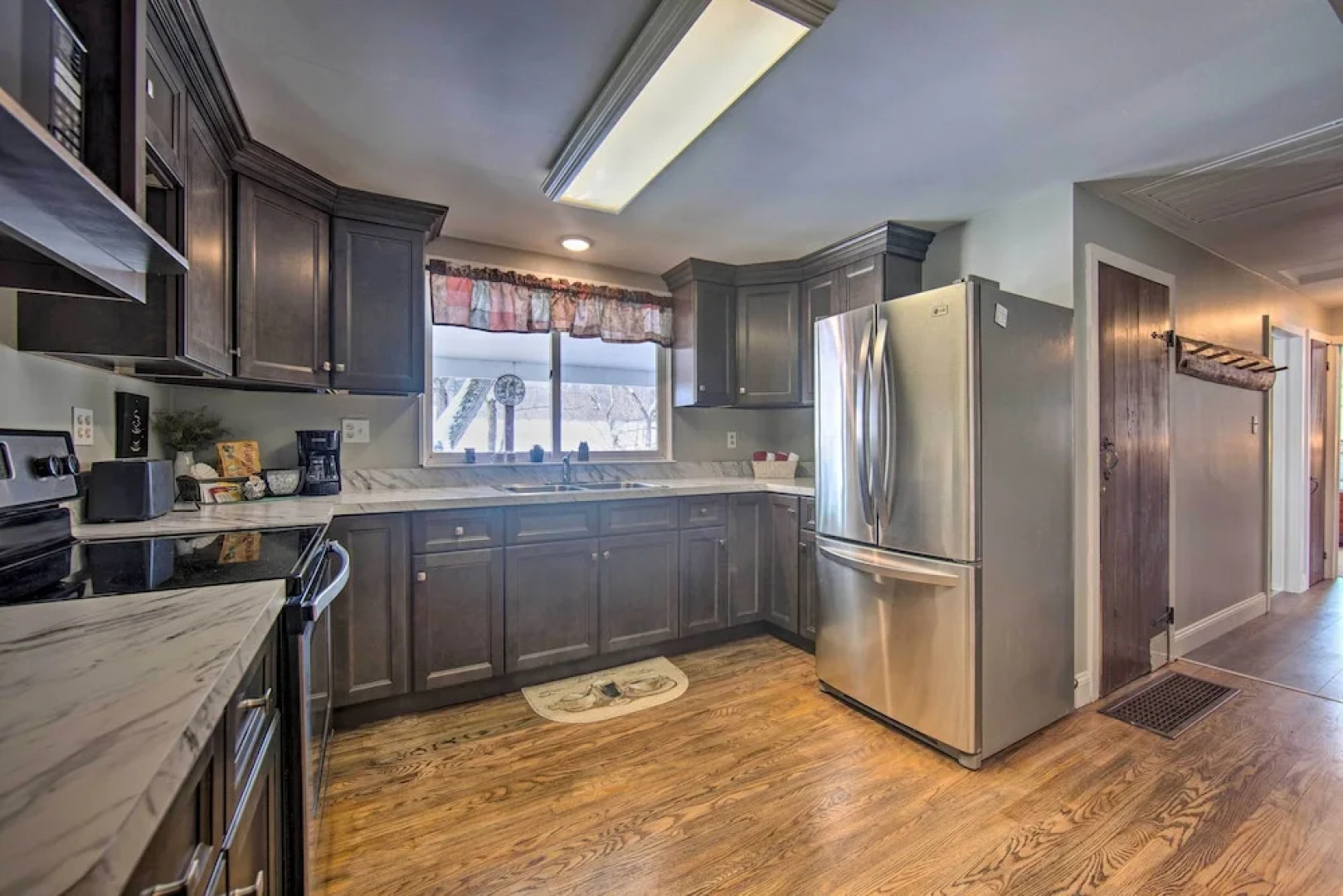 Idyllic Manor Farm Cottage: 3 Mi to Chambers Lake!