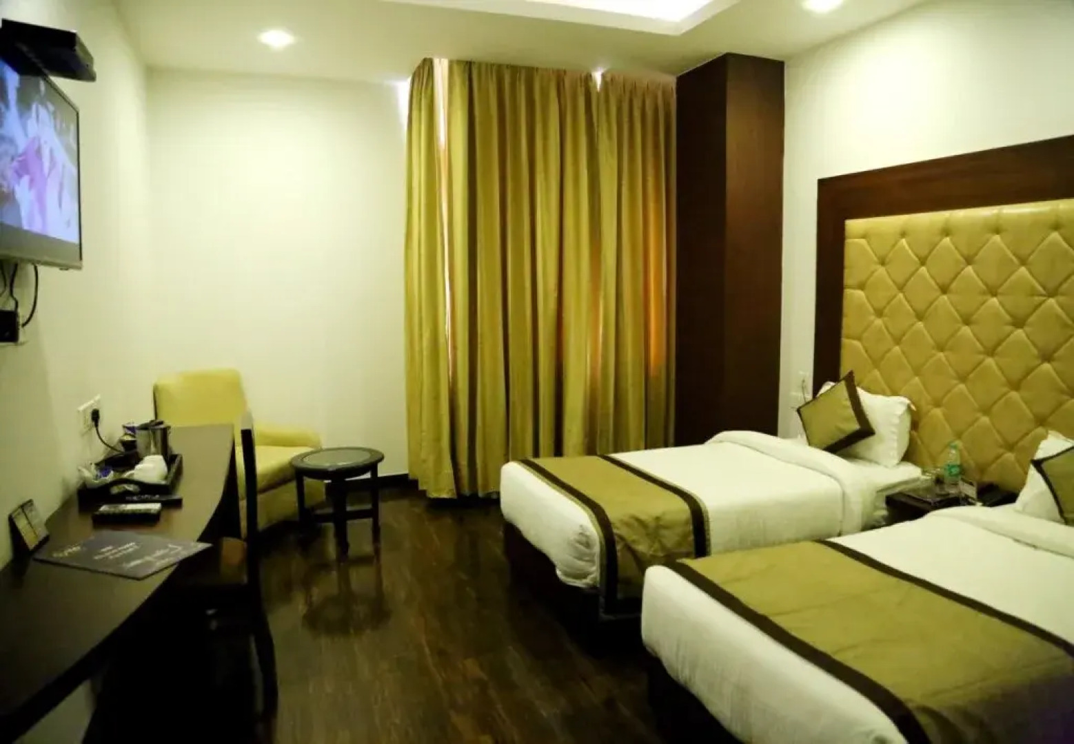 OYO Premium Ladowali Road