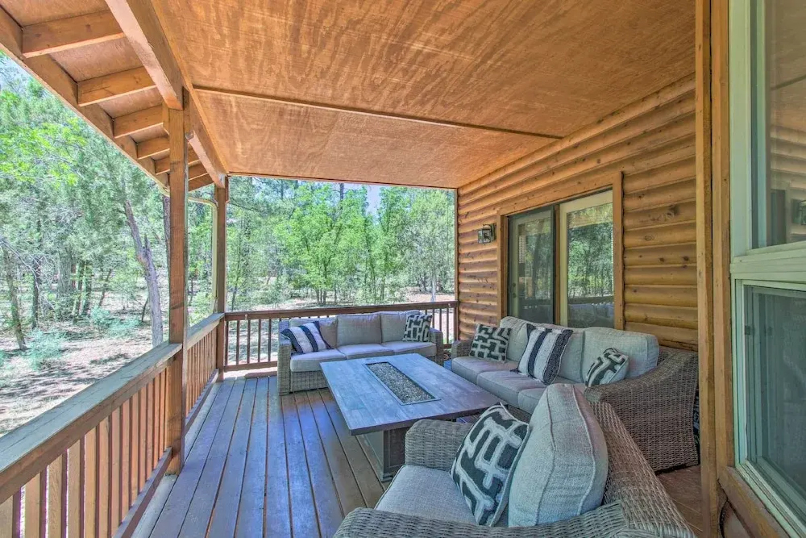 Deck, Grill & Fire Pit: Spacious Show Low Hideaway