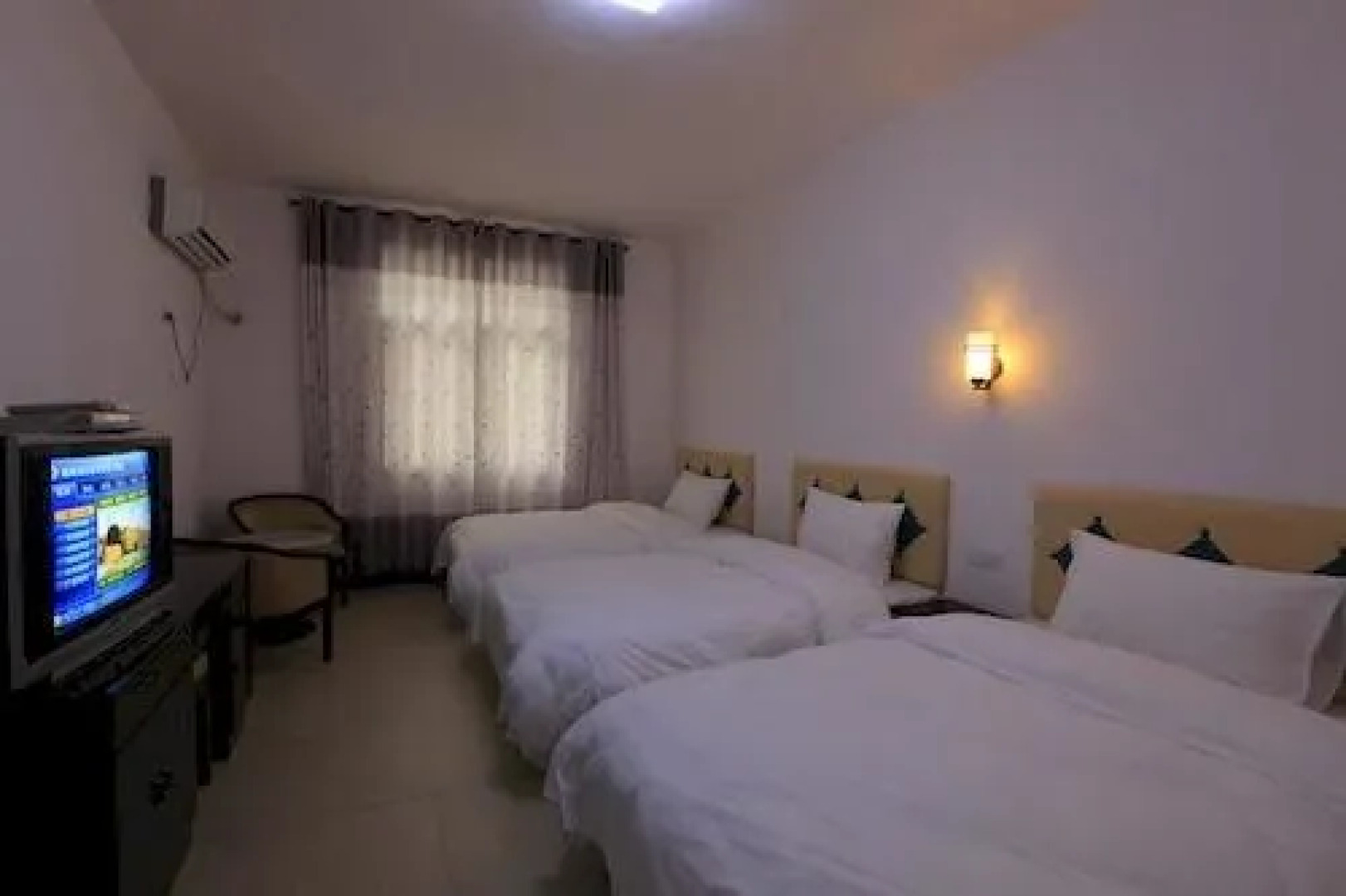 Zhangjiajie Base Area International Youth Hostel