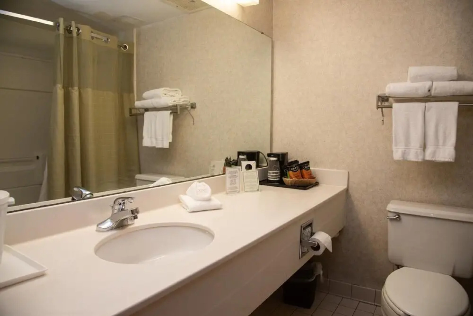 Holiday Lodge Hotel & Conference Center