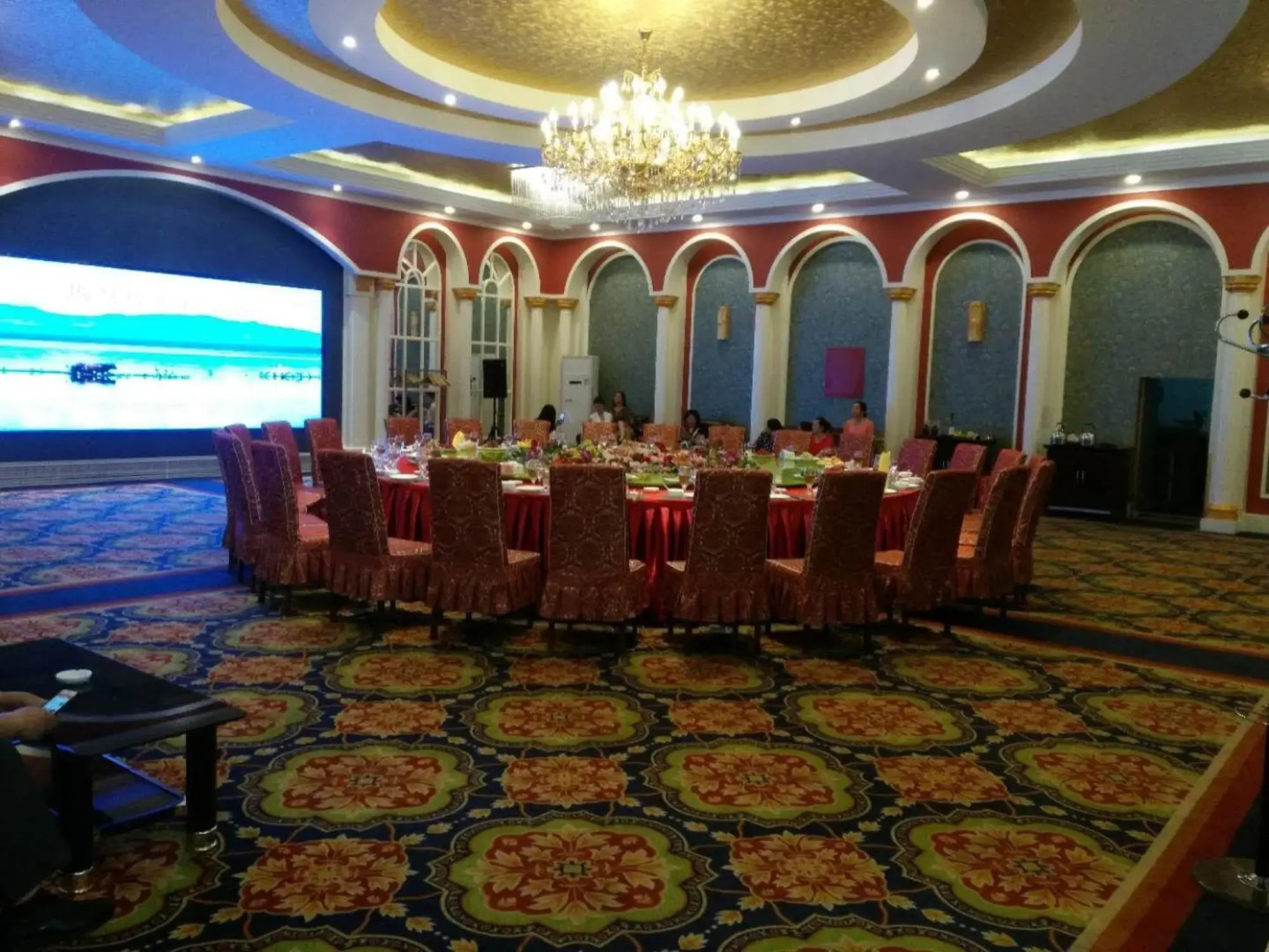 Yili Huacheng Hotel (Liuxing Street)