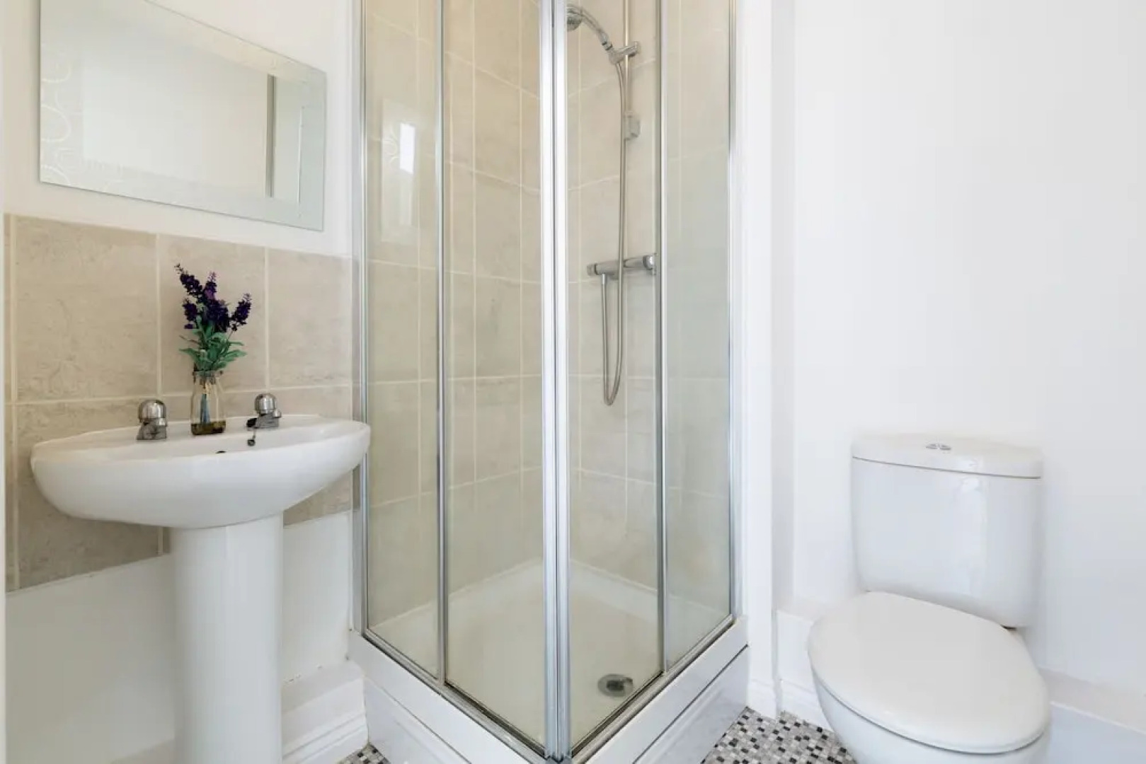 Luxury Two Bed Apartment With Parking - Wolverhampton