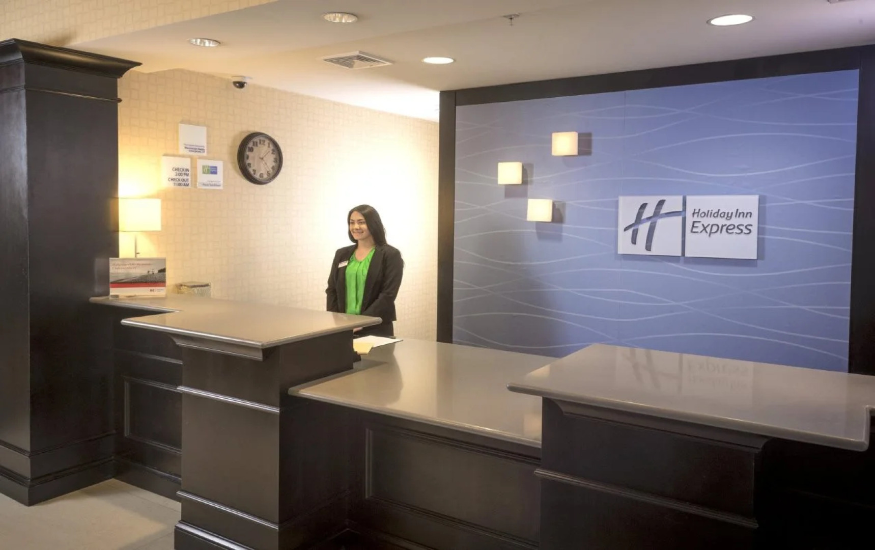 Holiday Inn Express & Suites Warminster - Horsham by IHG