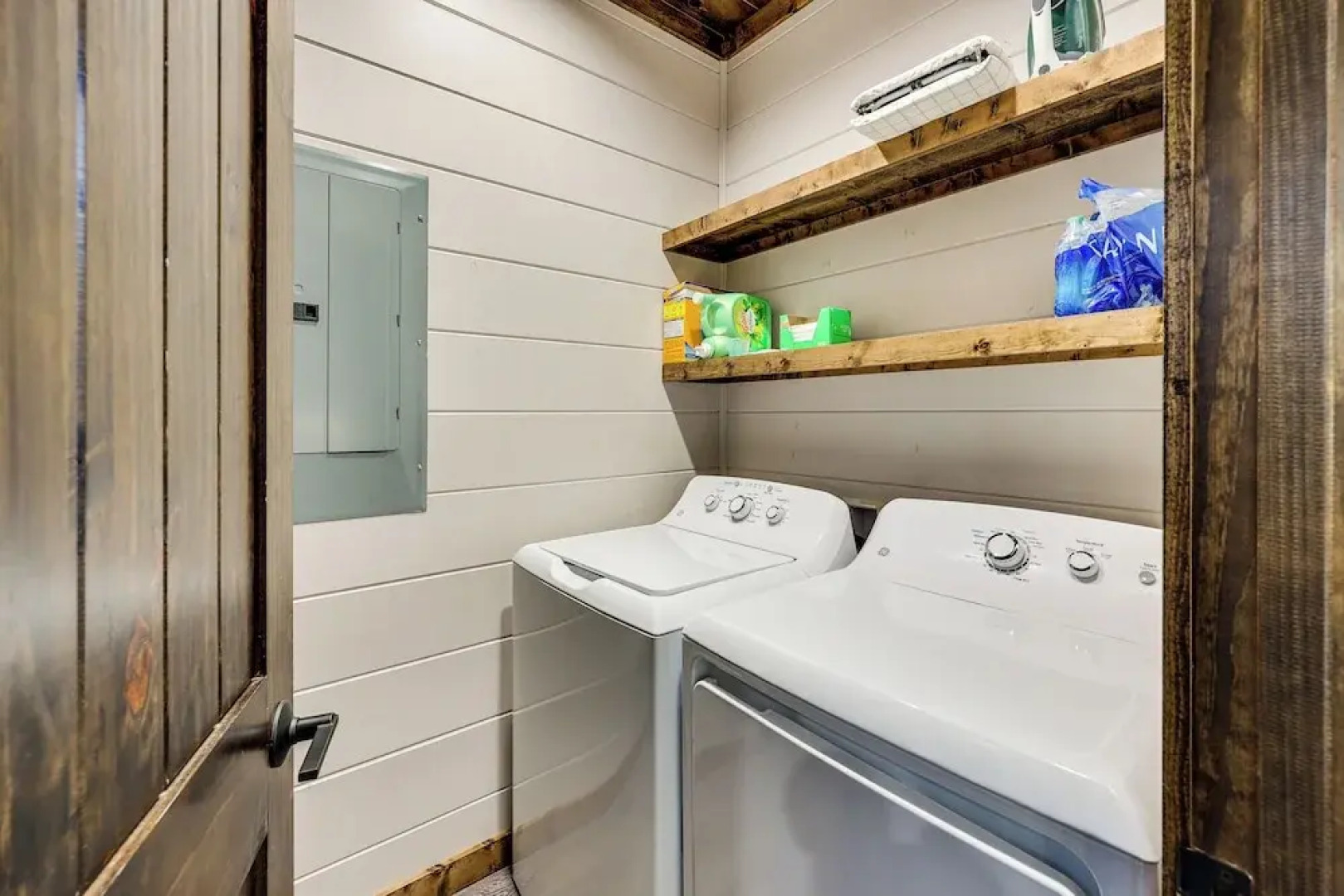 Cozy Cabin w/ Hot Tub ~ 5 Mi to Broken Bow Lake