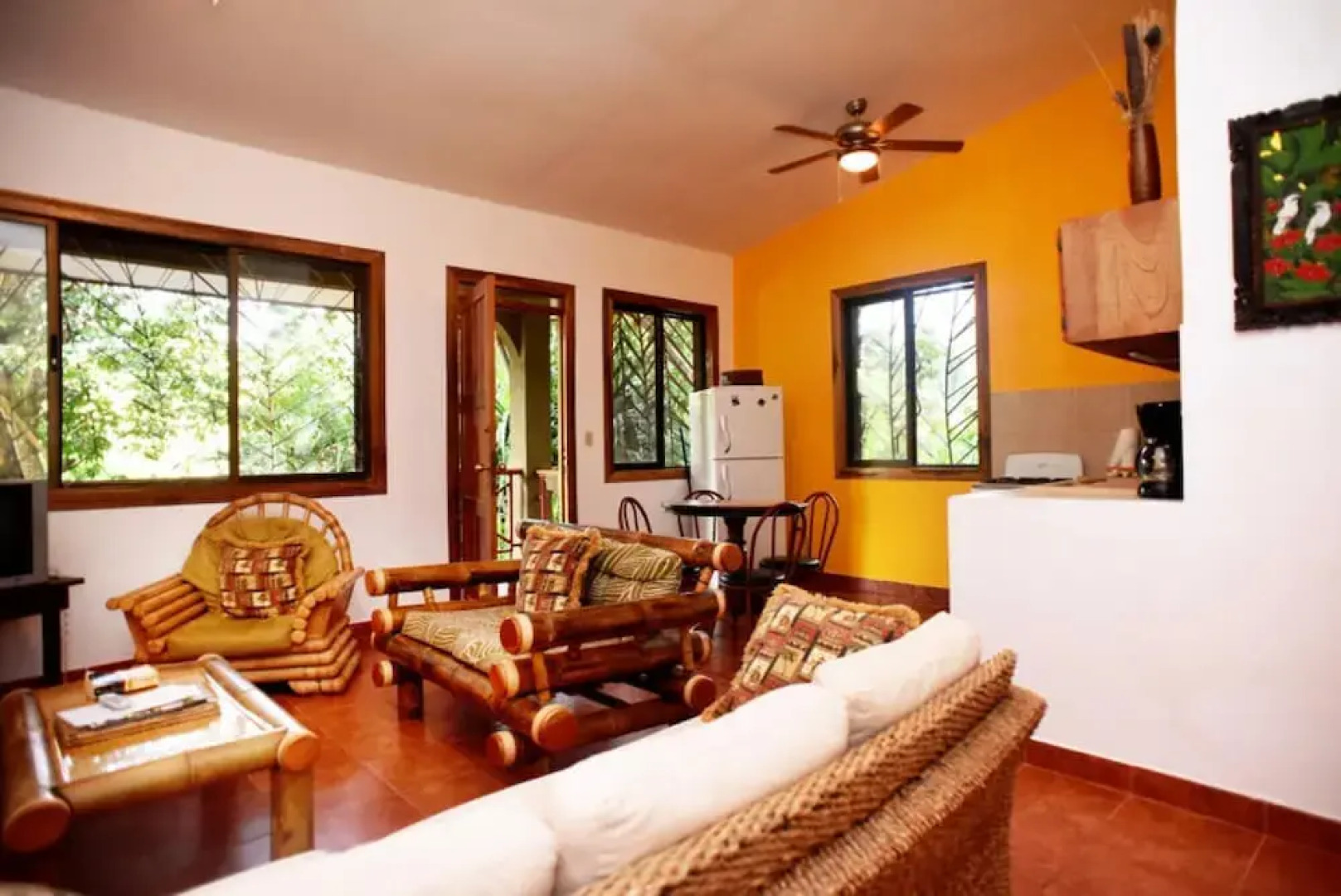 Eco-condo Serviced Apartments in Quepos w Pool Wildlife Visits