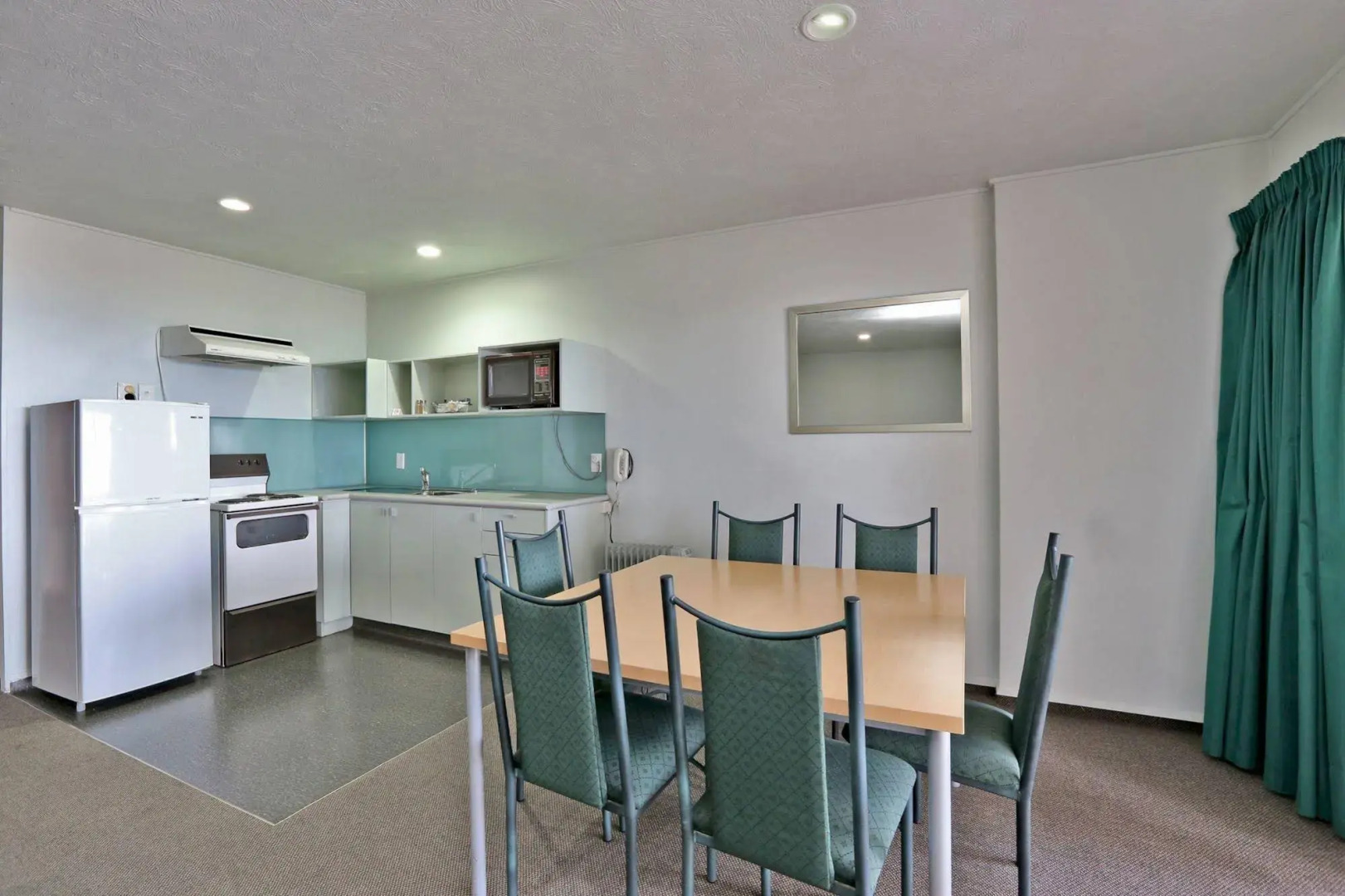 Edgewater Motor Lodge