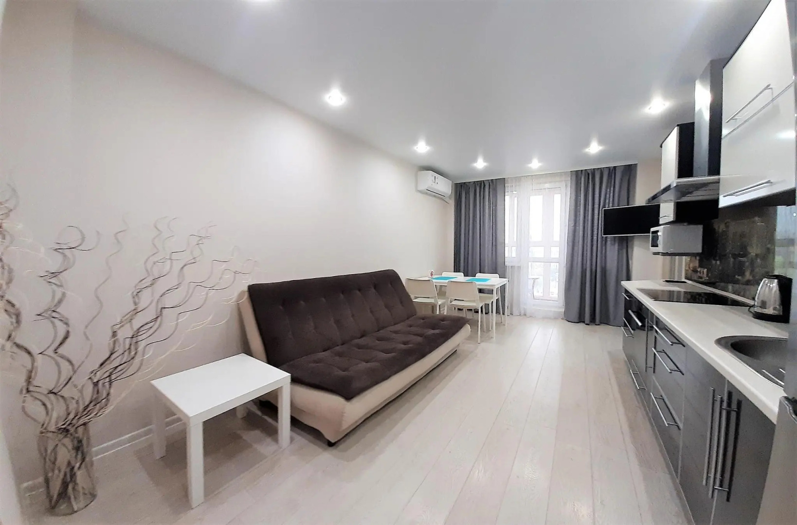 Мегаполис на улице Средне-Московская