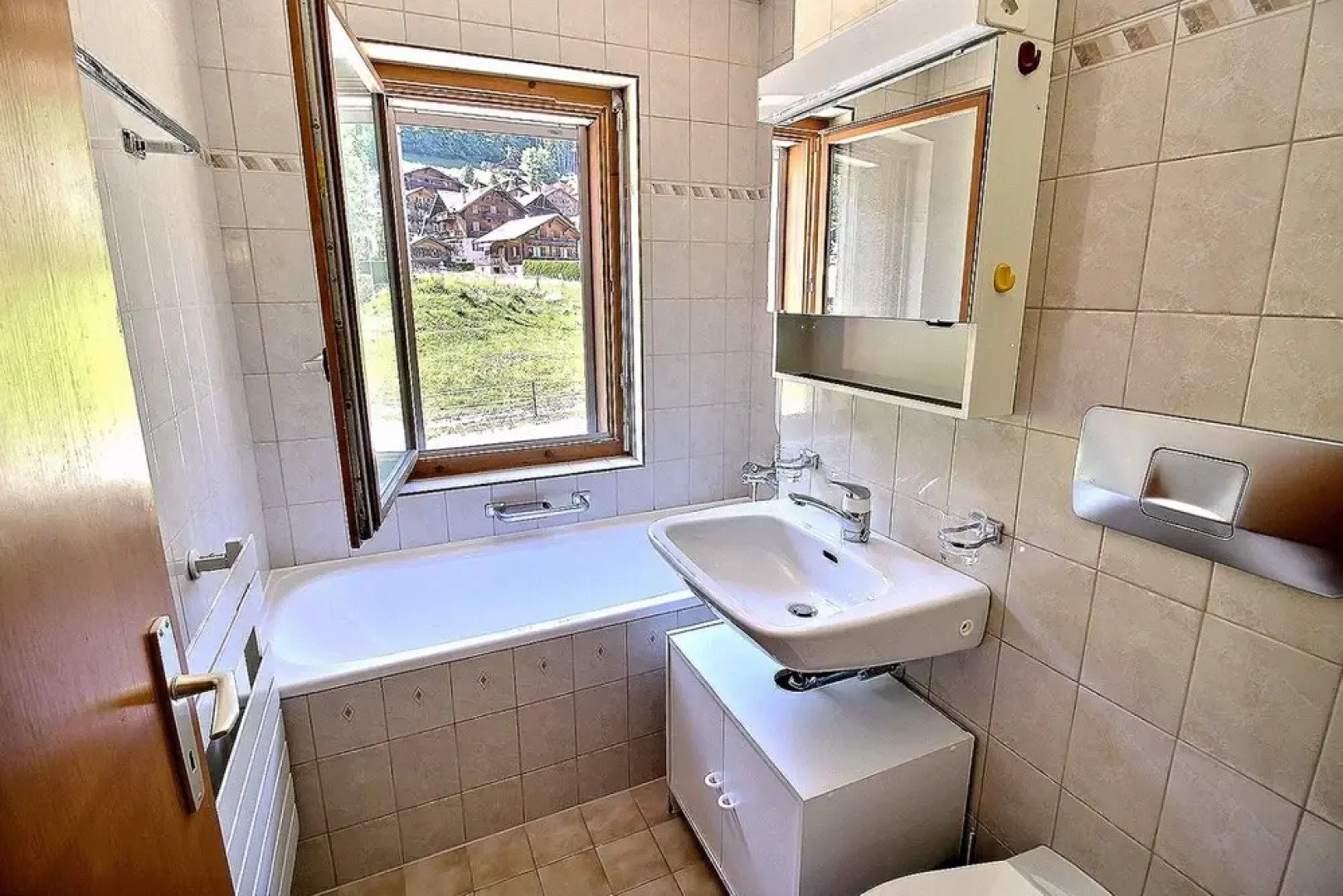 35 Rooms Apartment at 300m From the Cableway