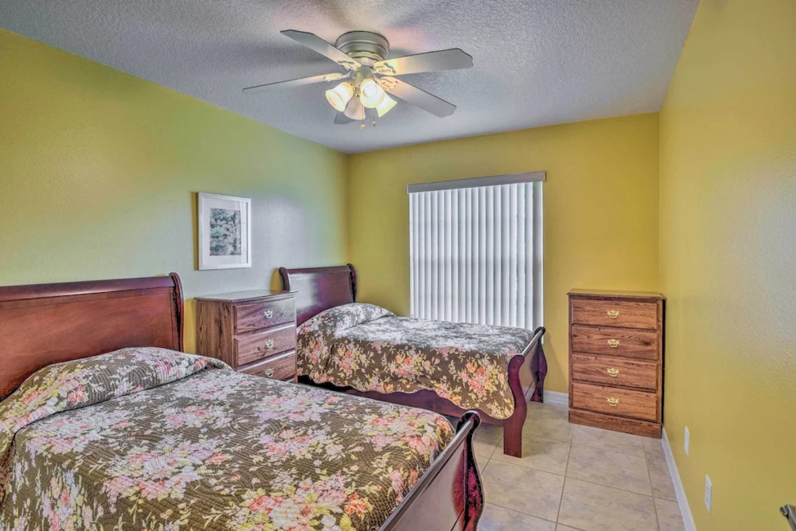 Cozy Coastal Retreat w/ Grill < 5 Mi to Beach