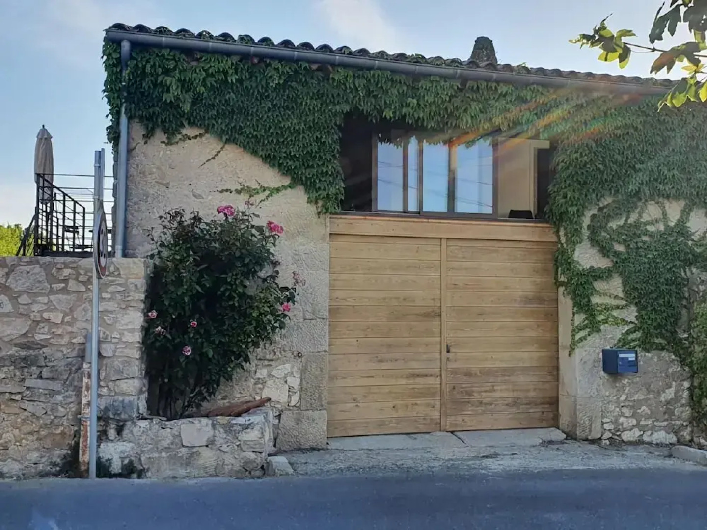 Bright, Modern Loft Comfortable Vacation Home